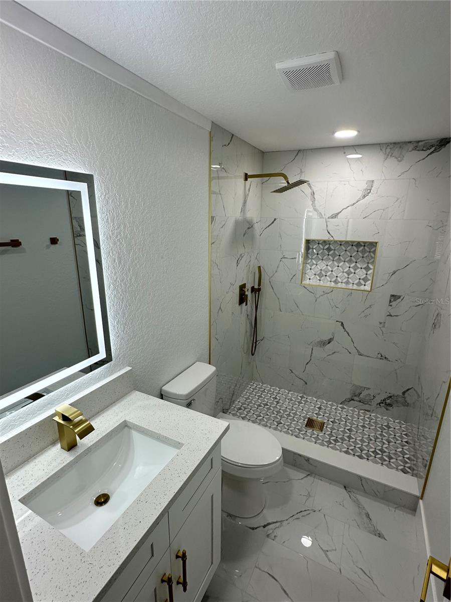 6405 Manhattan, Tampa, FL 33616