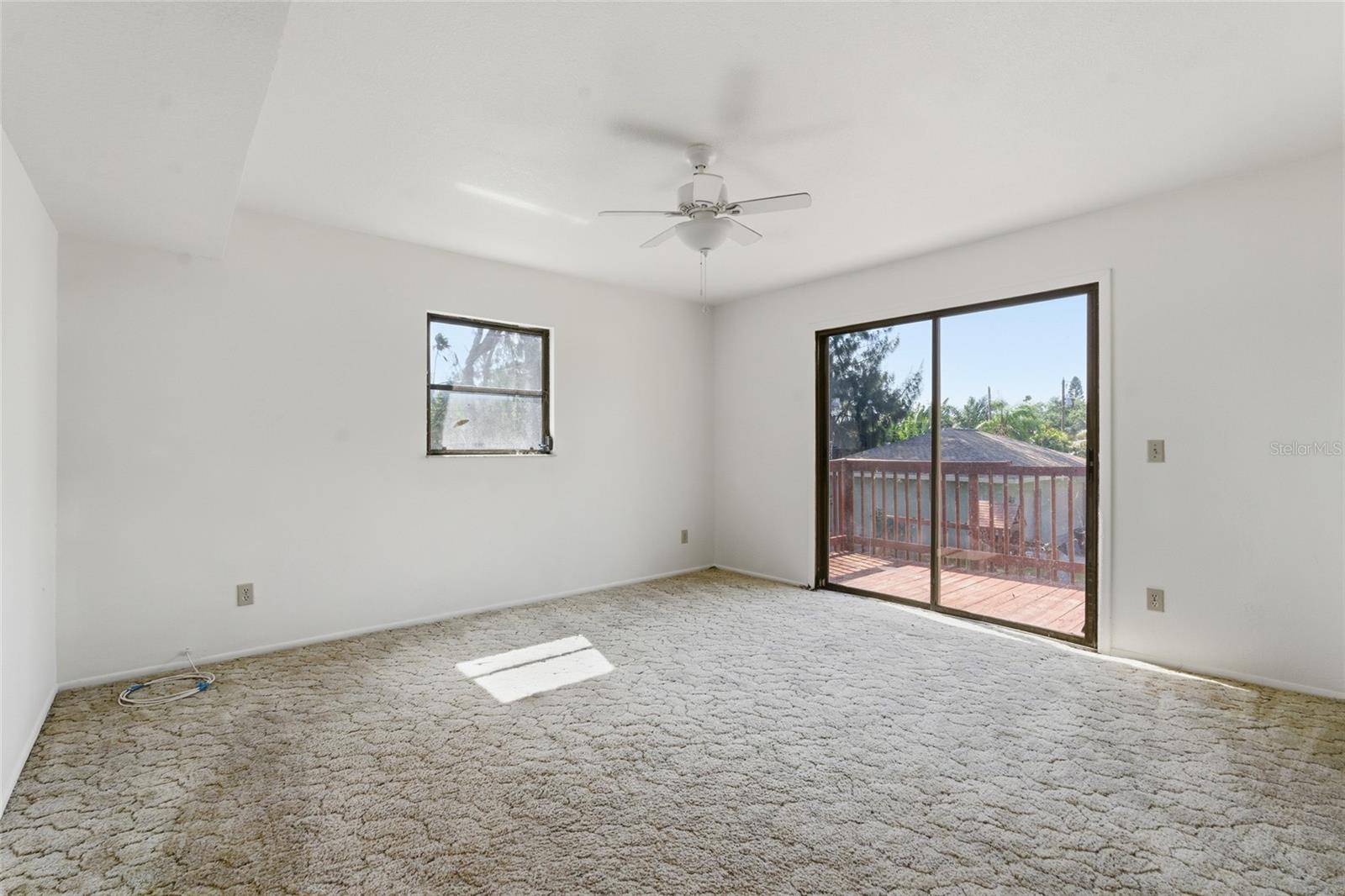 8221 Riverside Dr NE, St Petersburg, FL 33702
