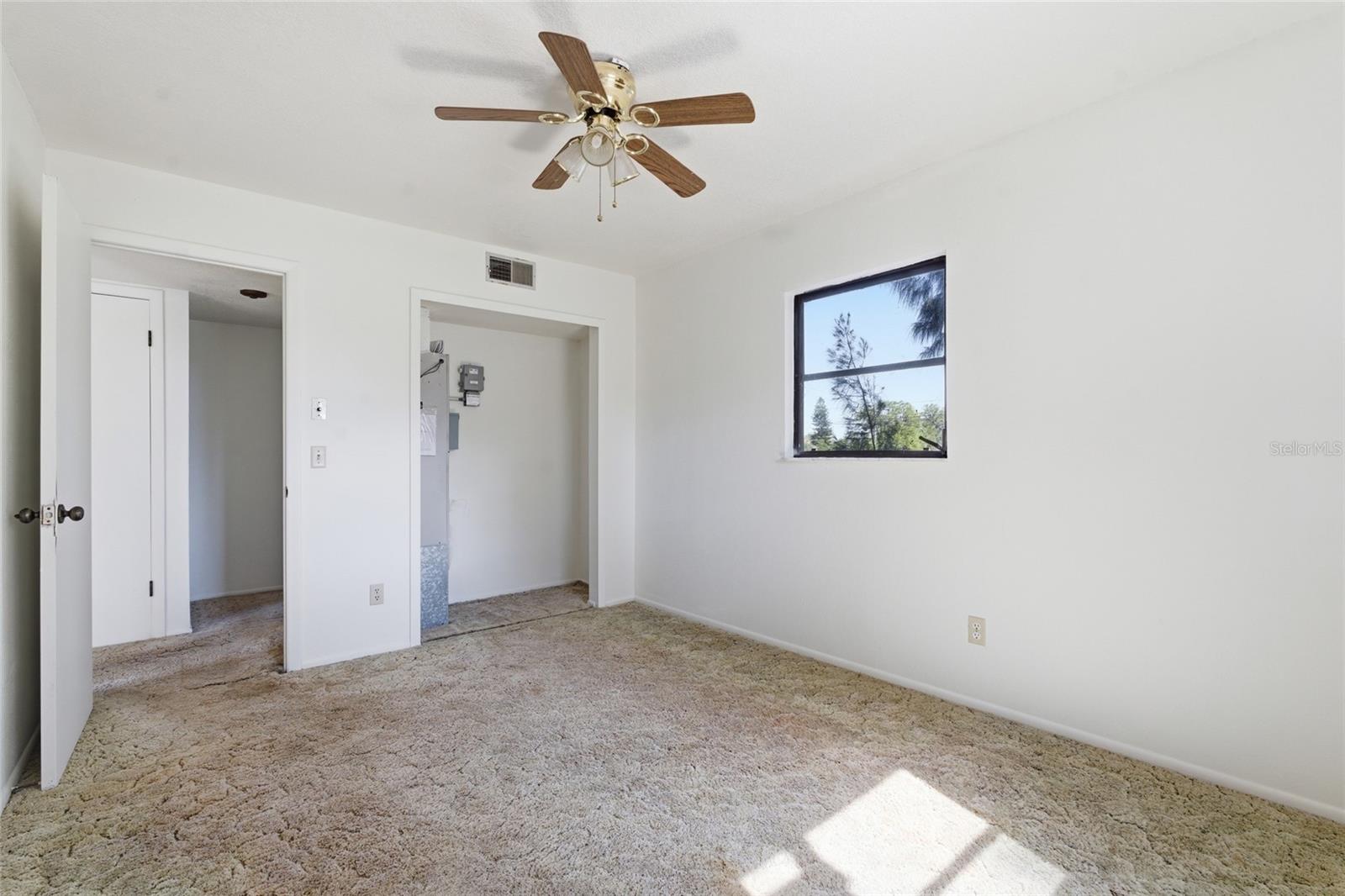 8221 Riverside Dr NE, St Petersburg, FL 33702