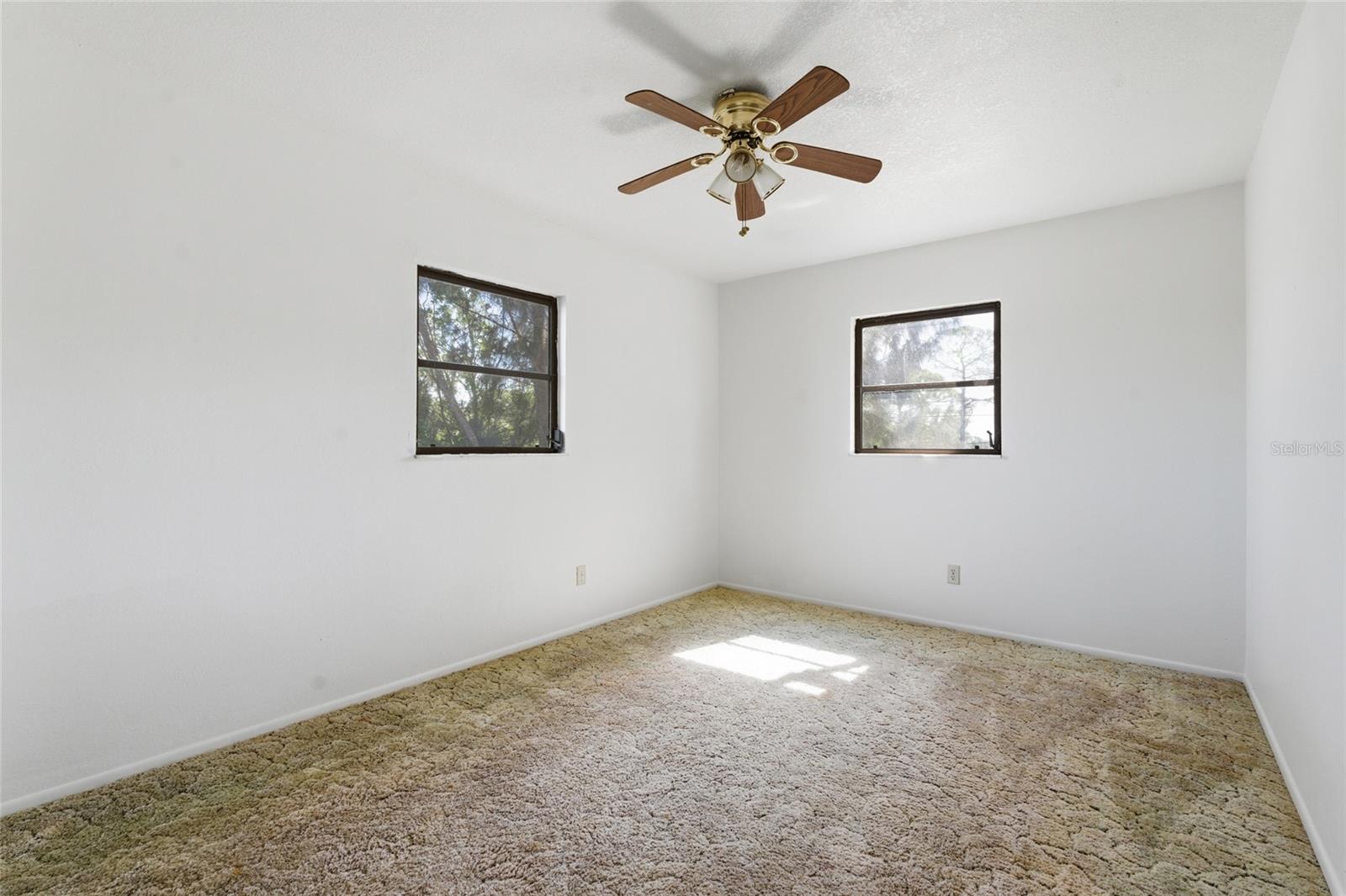 8221 Riverside Dr NE, St Petersburg, FL 33702