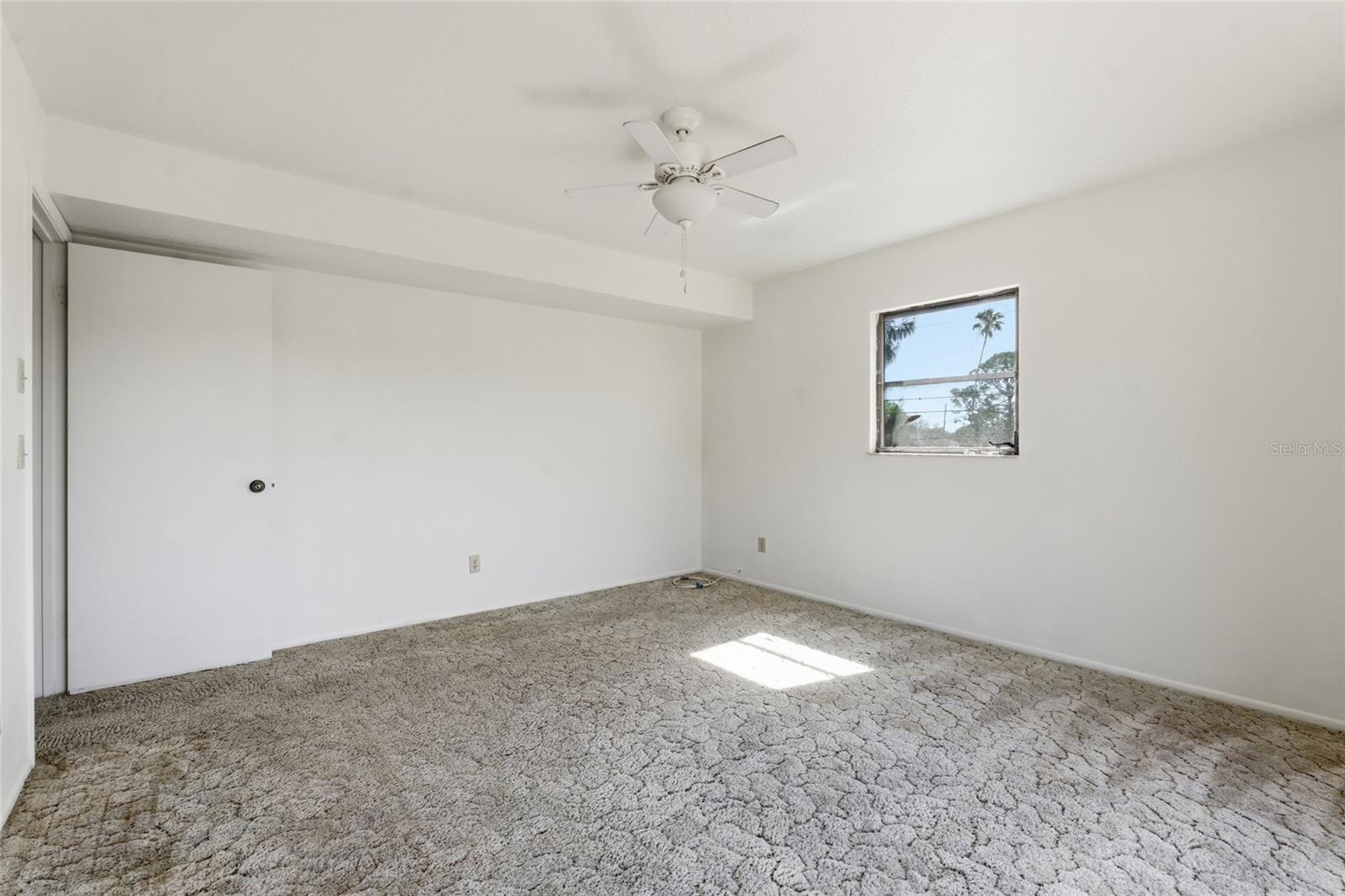 8221 Riverside Dr NE, St Petersburg, FL 33702