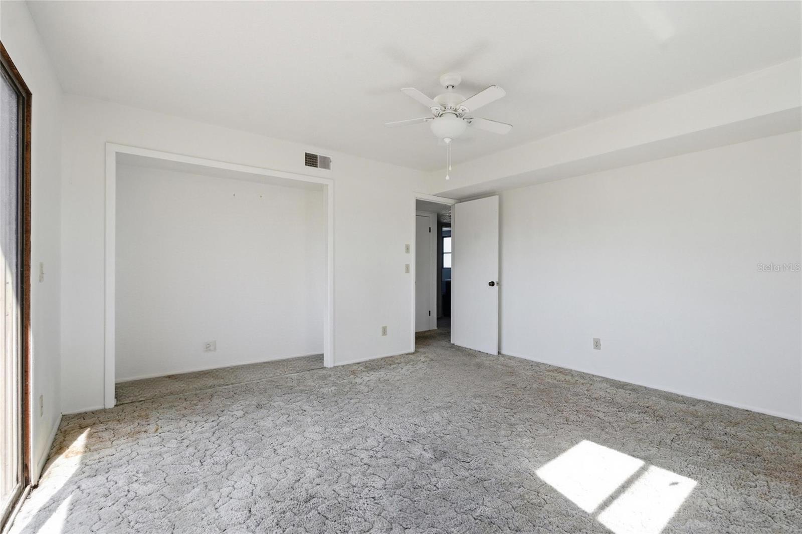 8221 Riverside Dr NE, St Petersburg, FL 33702