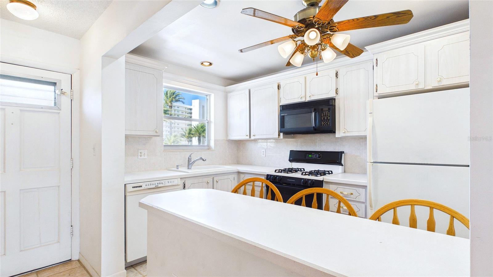 6025 Shore Unit 303, Gulfport, FL 33707