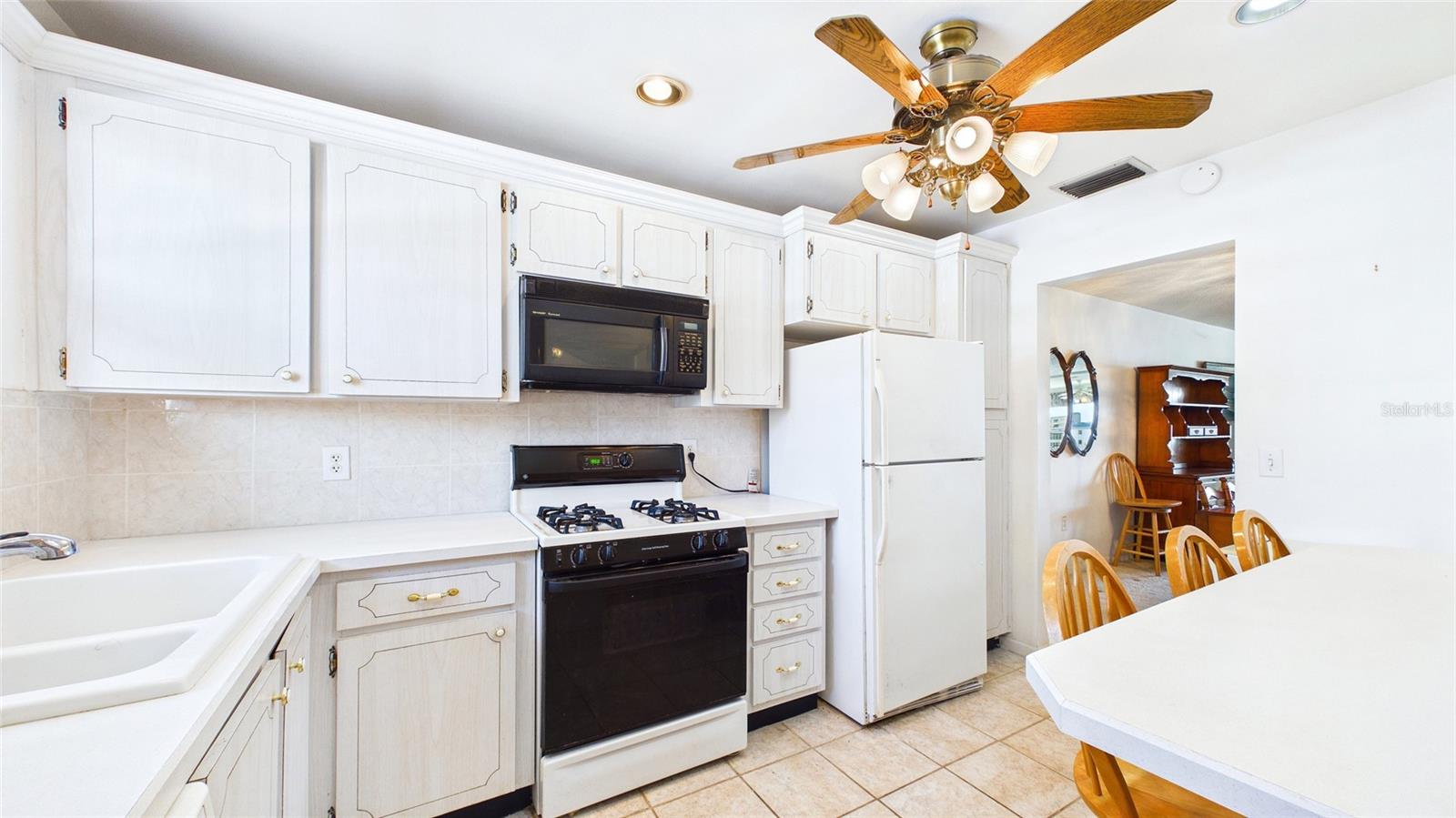 6025 Shore Unit 303, Gulfport, FL 33707