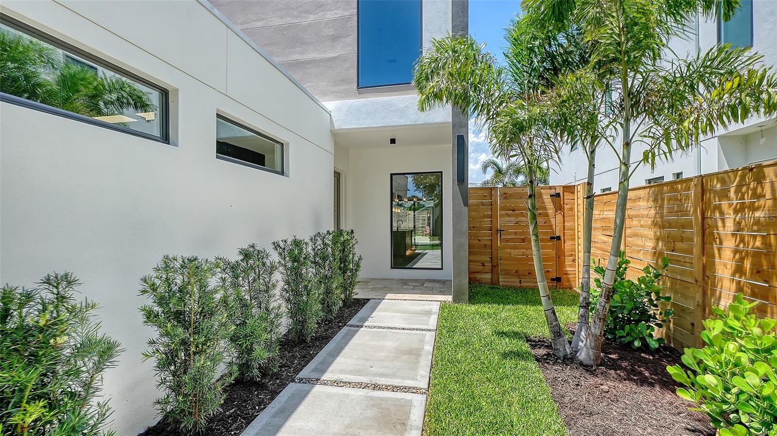 2225 Florinda, Sarasota, FL 34231