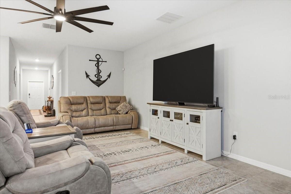 936 Zone Tailed Hawk, Ruskin, FL 33570