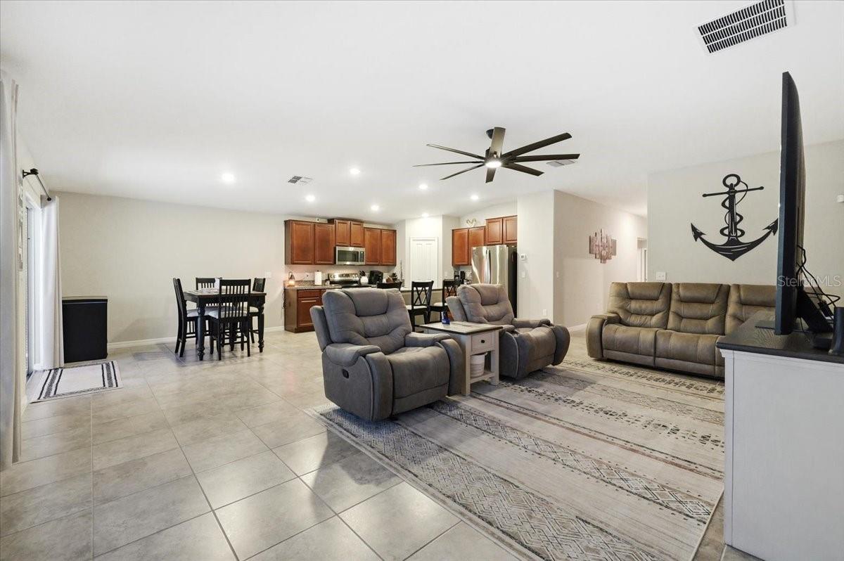 936 Zone Tailed Hawk, Ruskin, FL 33570