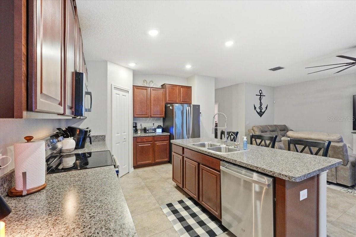 936 Zone Tailed Hawk, Ruskin, FL 33570