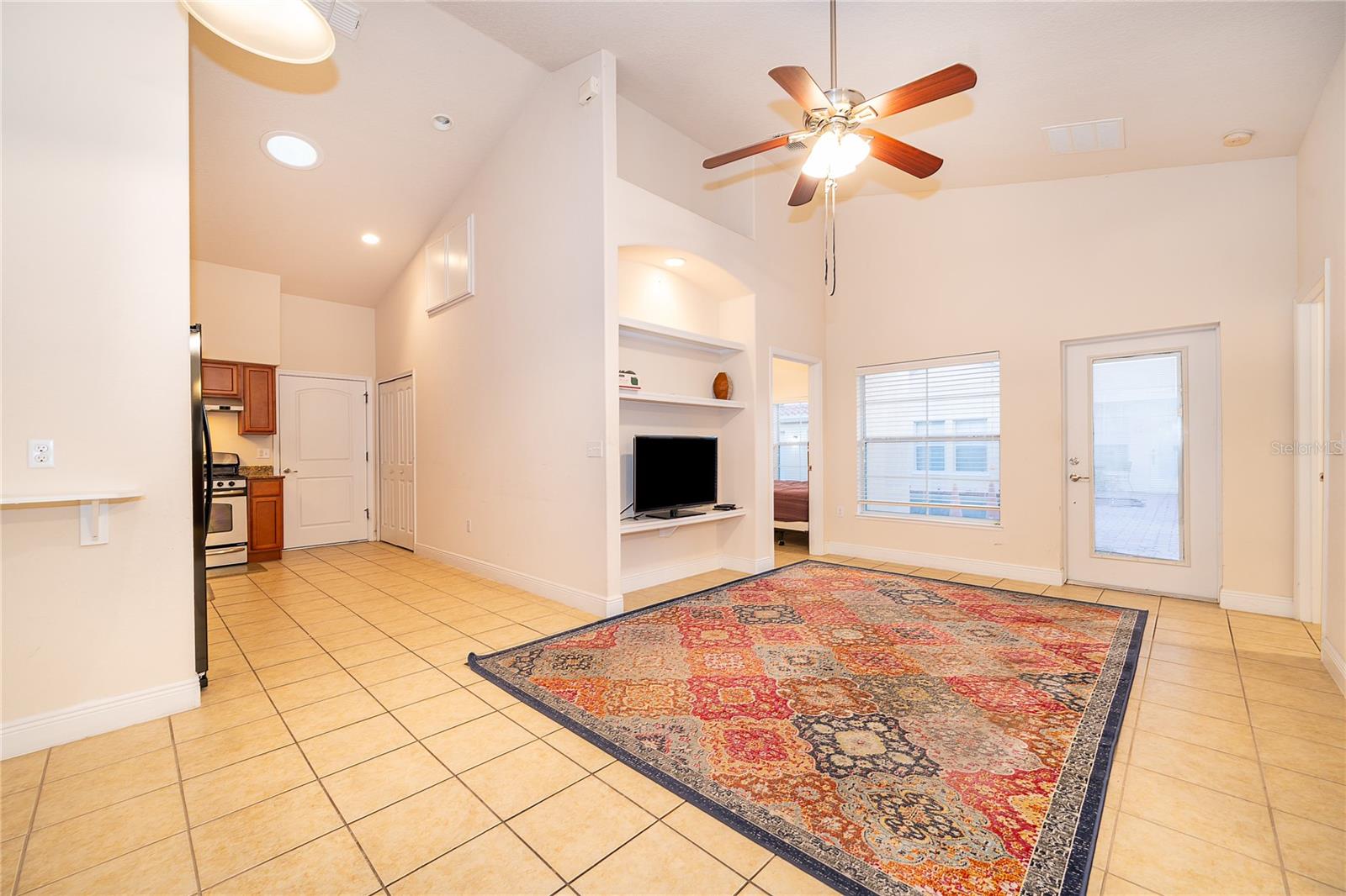 1075 David Walker Unit C-1, Tavares, FL 32778
