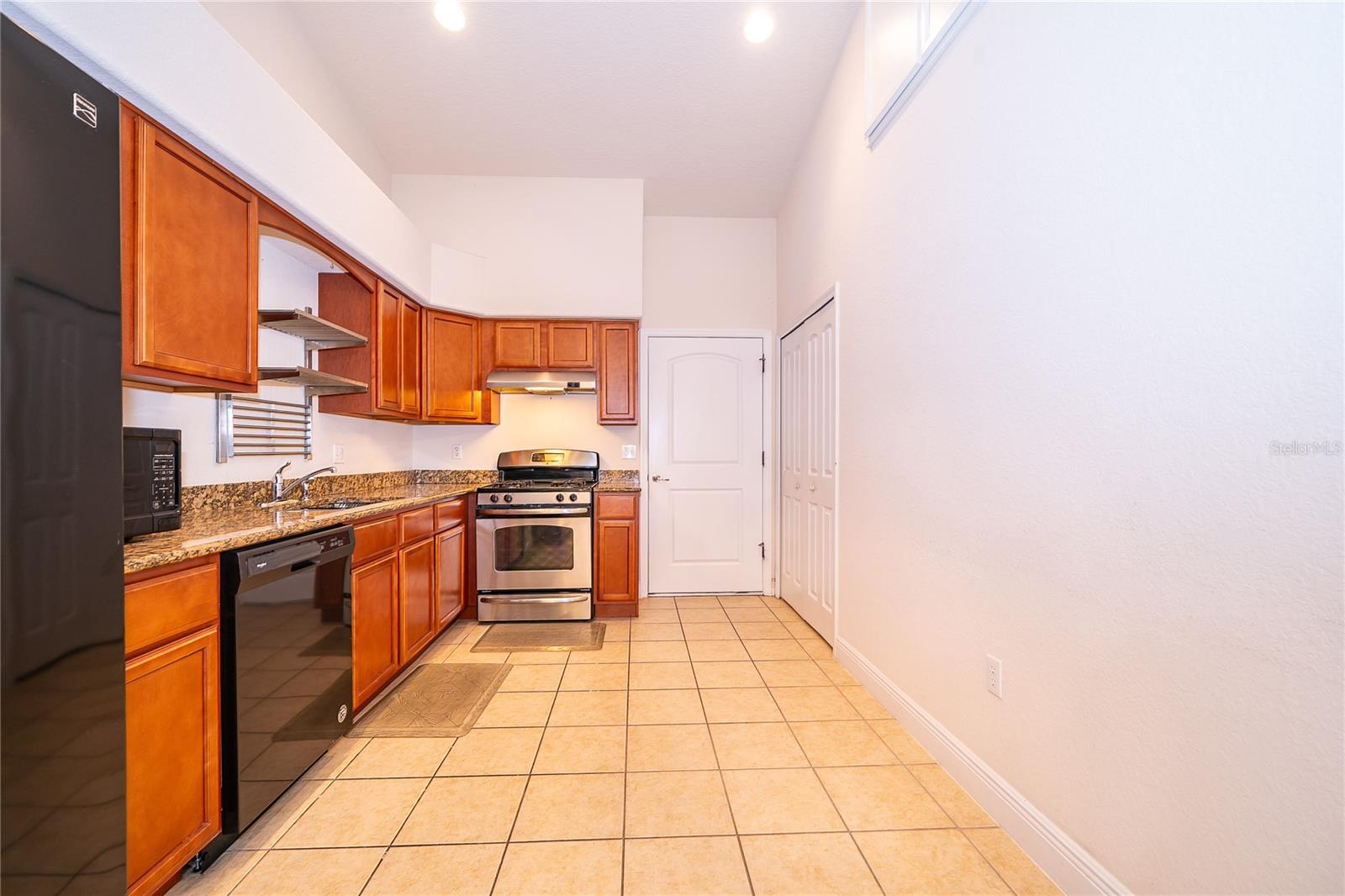 1075 David Walker Unit C-1, Tavares, FL 32778