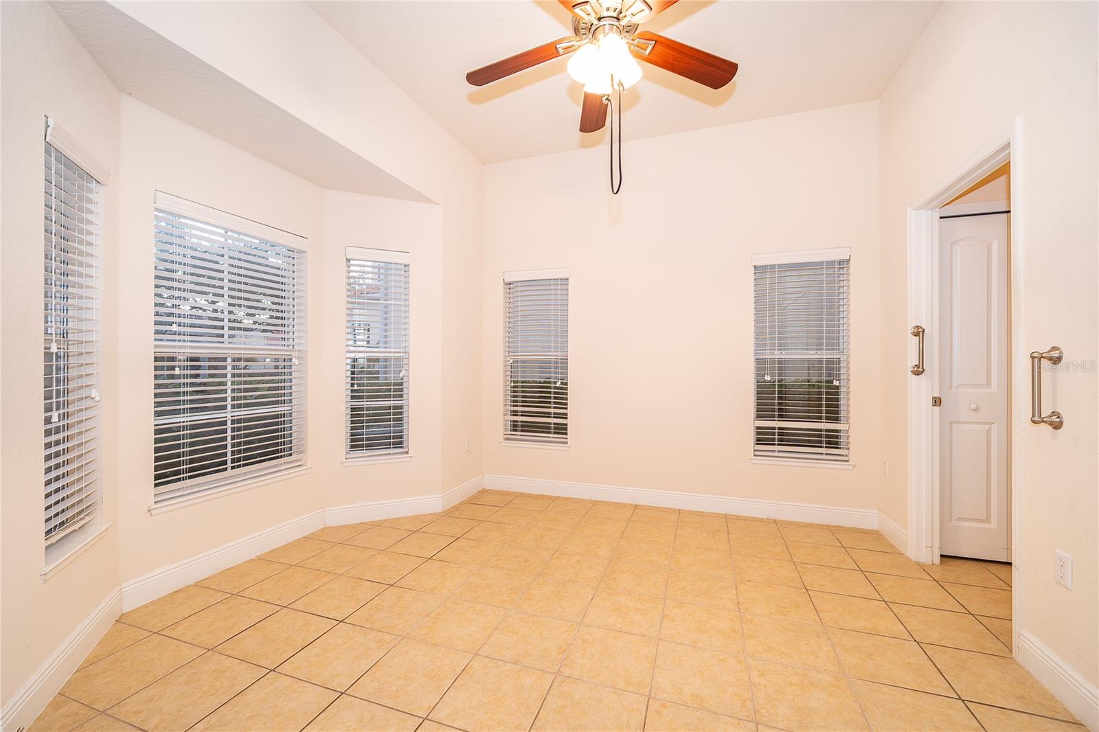 1075 David Walker Unit C-1, Tavares, FL 32778