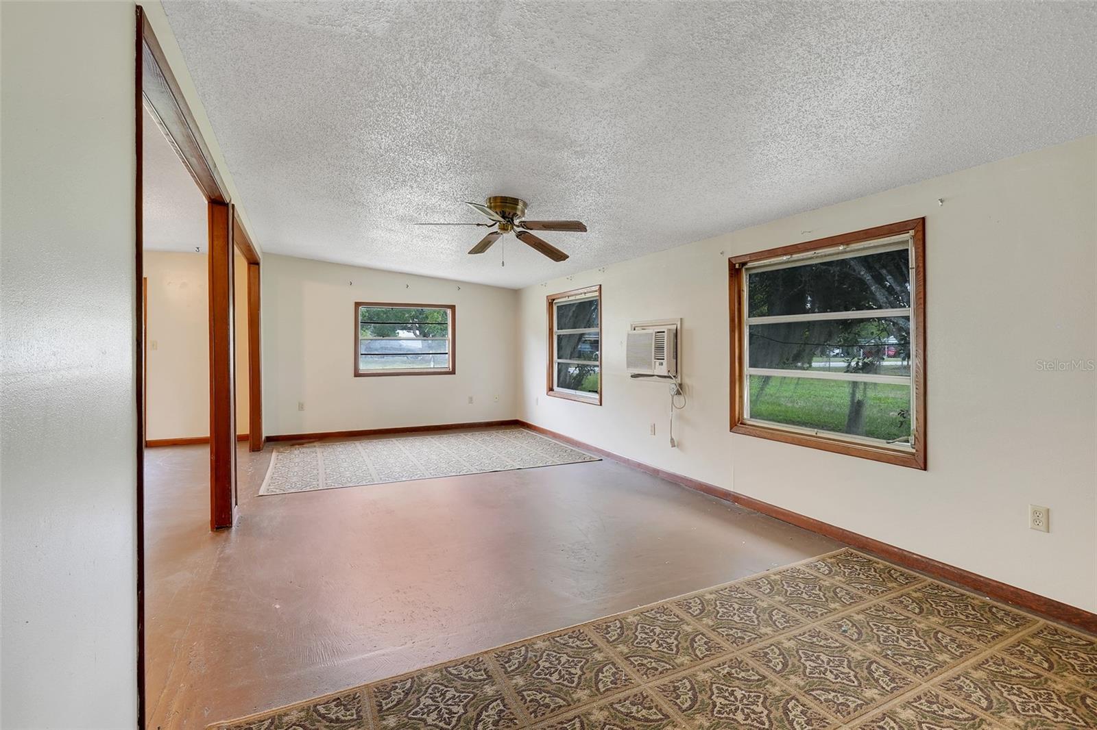 11411 Huggins St, Leesburg, FL 34788