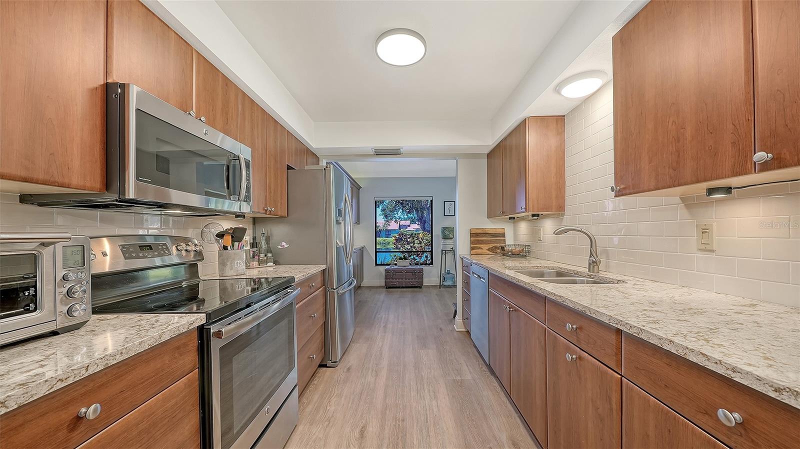 6048 Wilshire Unit 2, Sarasota, FL 34238