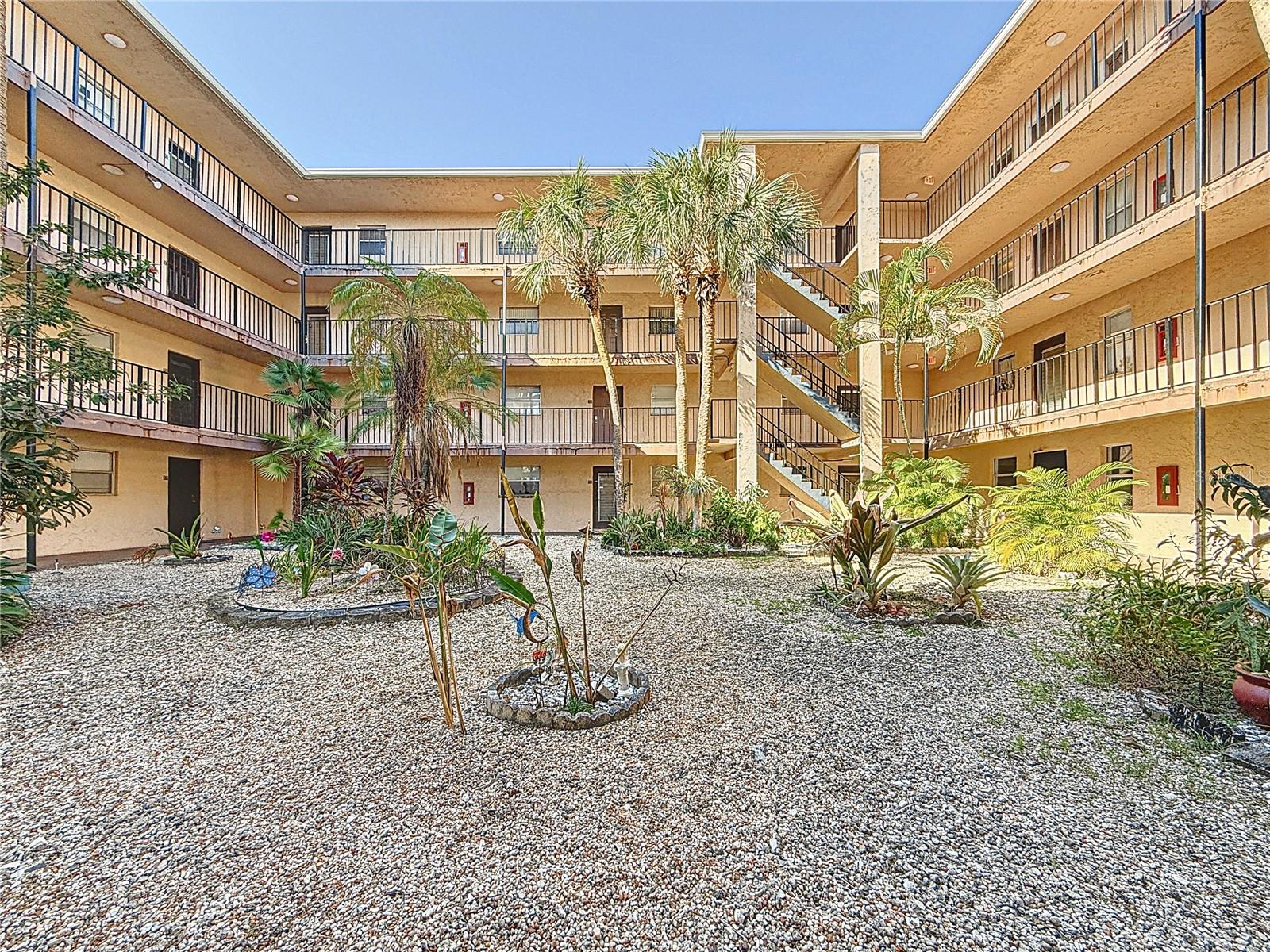 2850 Somerset Unit 204l, Lauderdale Lakes, FL 33311