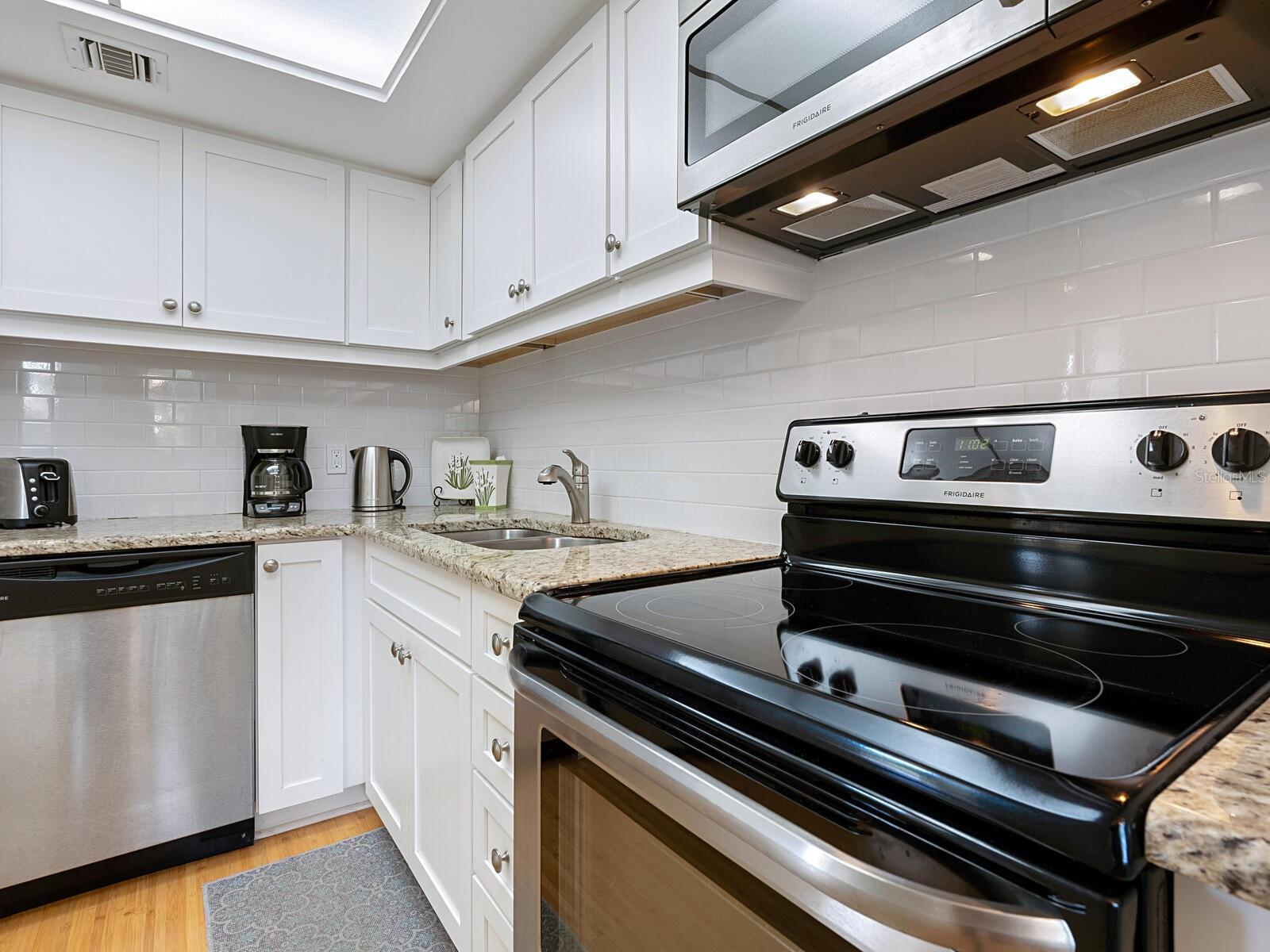 22 Sandy Cove Unit Apt 203, Sarasota, FL 34242