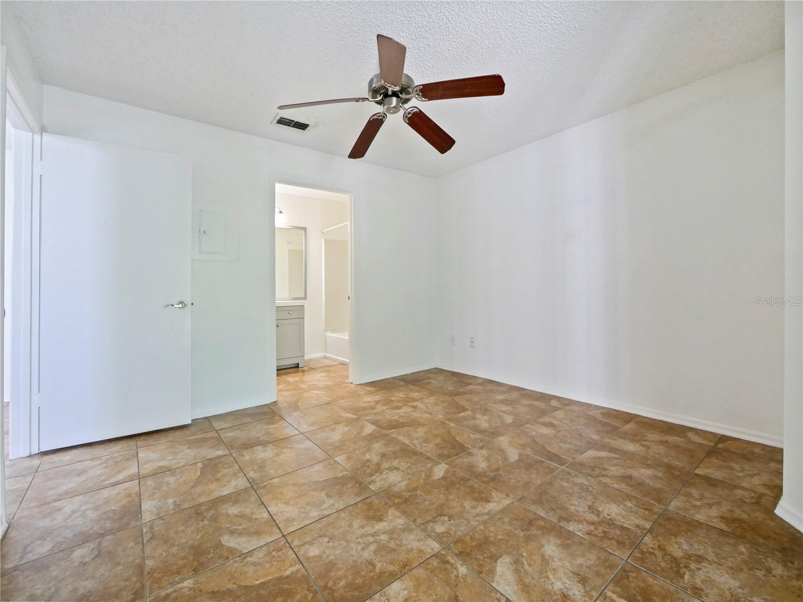 2569 Grassy Point Unit 309, Lake Mary, FL 32746