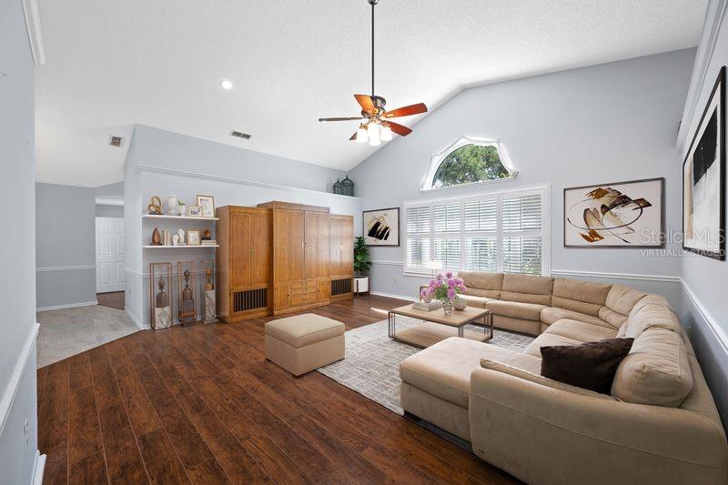 5321 Gardens Dr, Sarasota, FL 34243