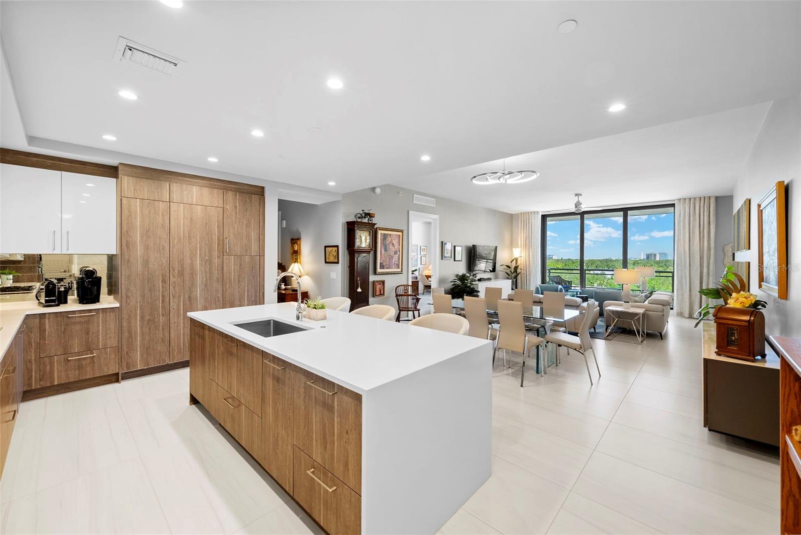 2103 Bayshore Unit 703, Tampa, FL 33606