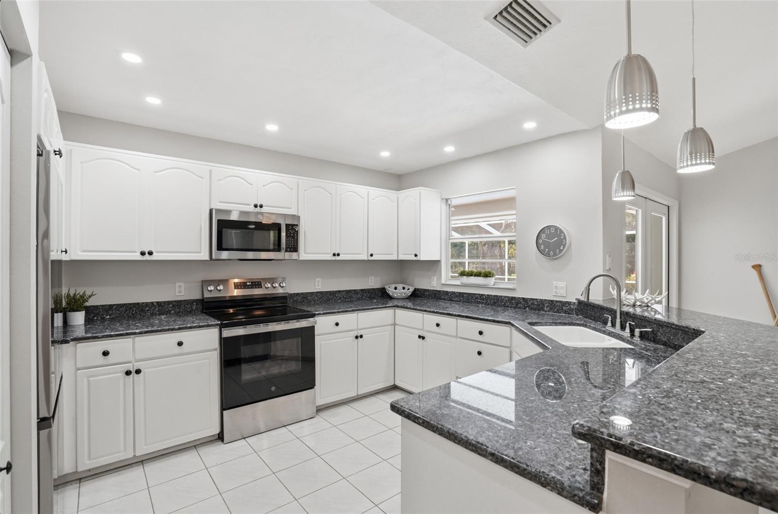 610 Woodview, Bradenton, FL 34212