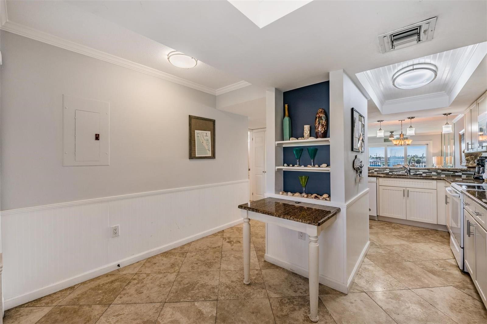 7435 Bayshore Unit 303, Treasure Island, FL 33706