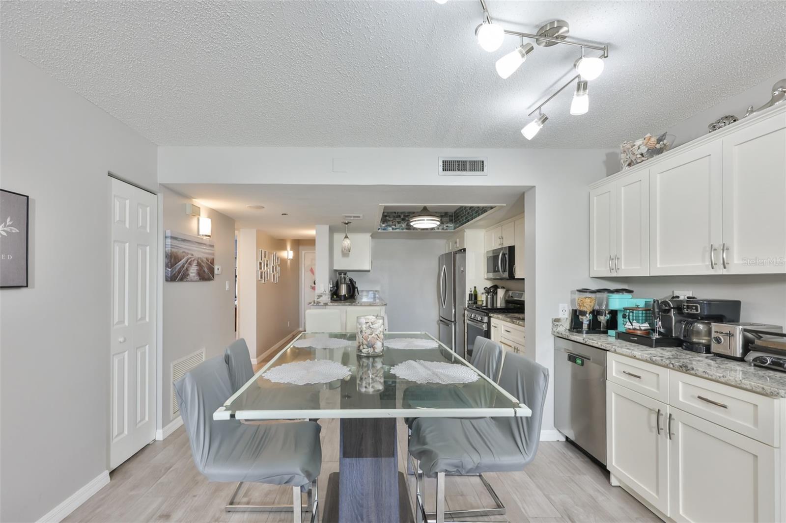 5400 Park Unit 208, St Petersburg, FL 33709