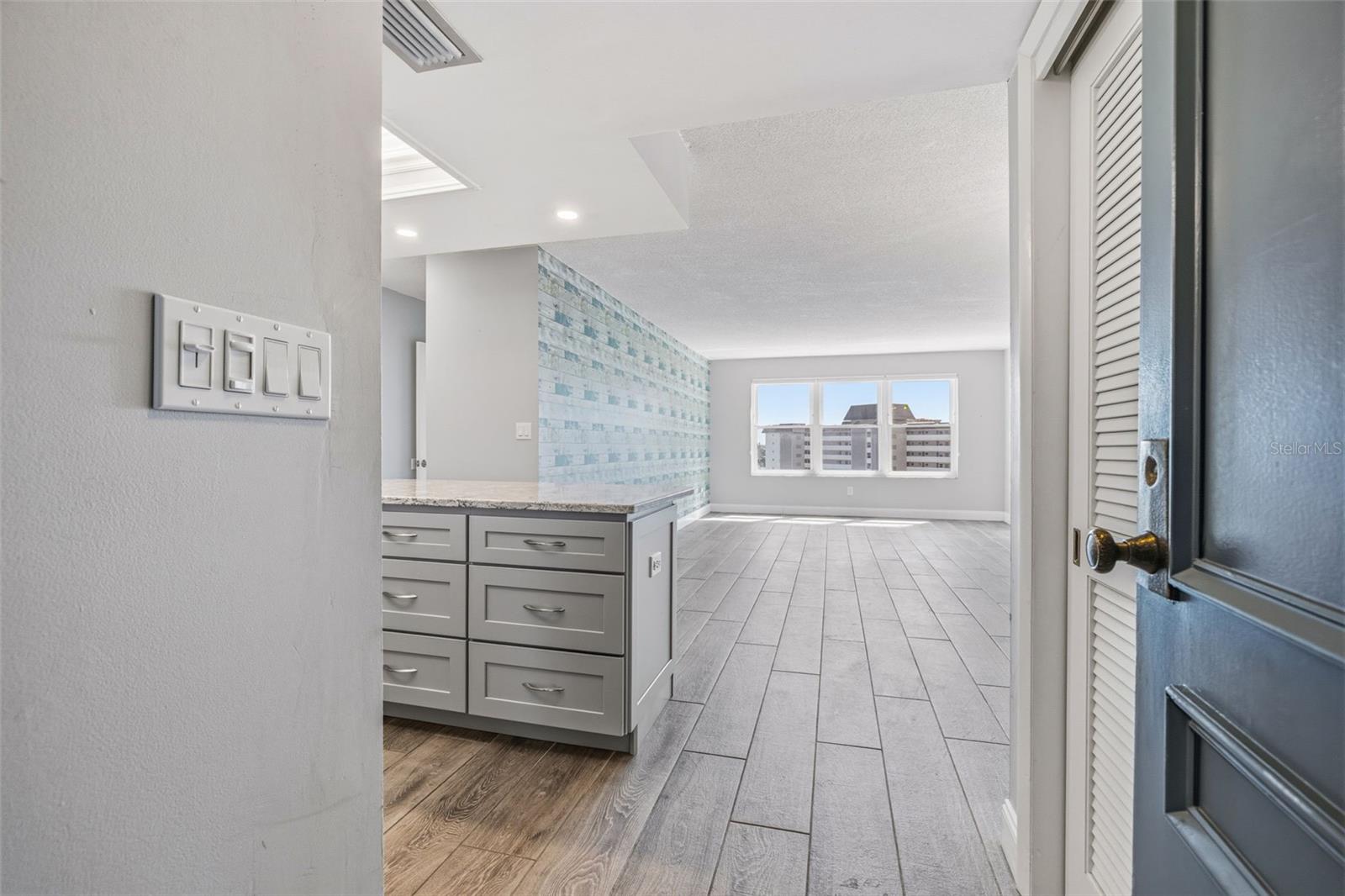 5220 Brittany Dr S Unit 901, St Petersburg, FL 33715