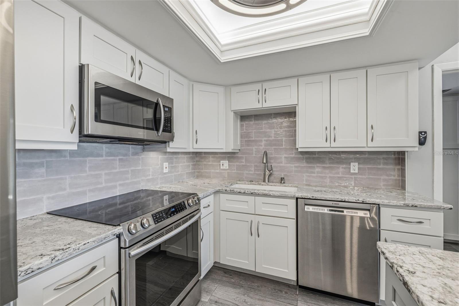5220 Brittany Dr S Unit 901, St Petersburg, FL 33715