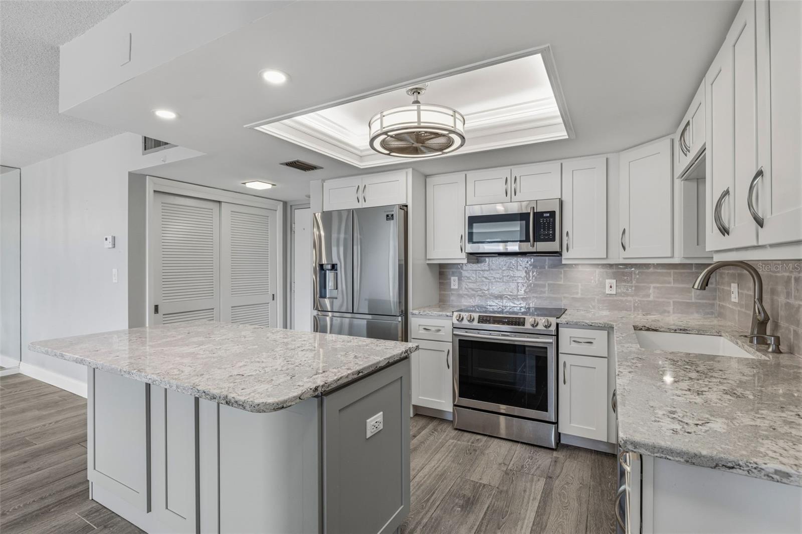 5220 Brittany Dr S Unit 901, St Petersburg, FL 33715