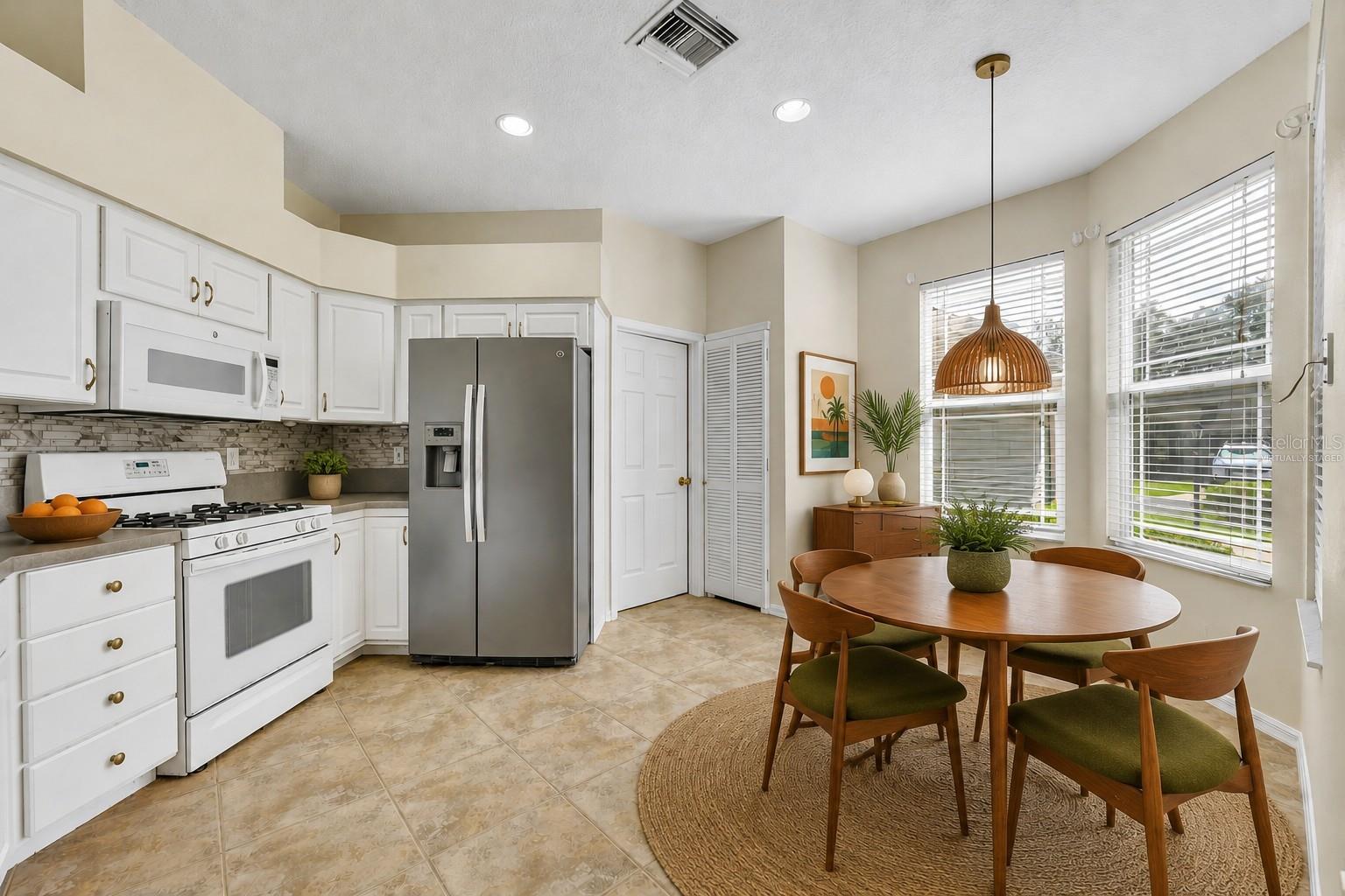 21630 Regency Park Ln, Leesburg, FL 34748