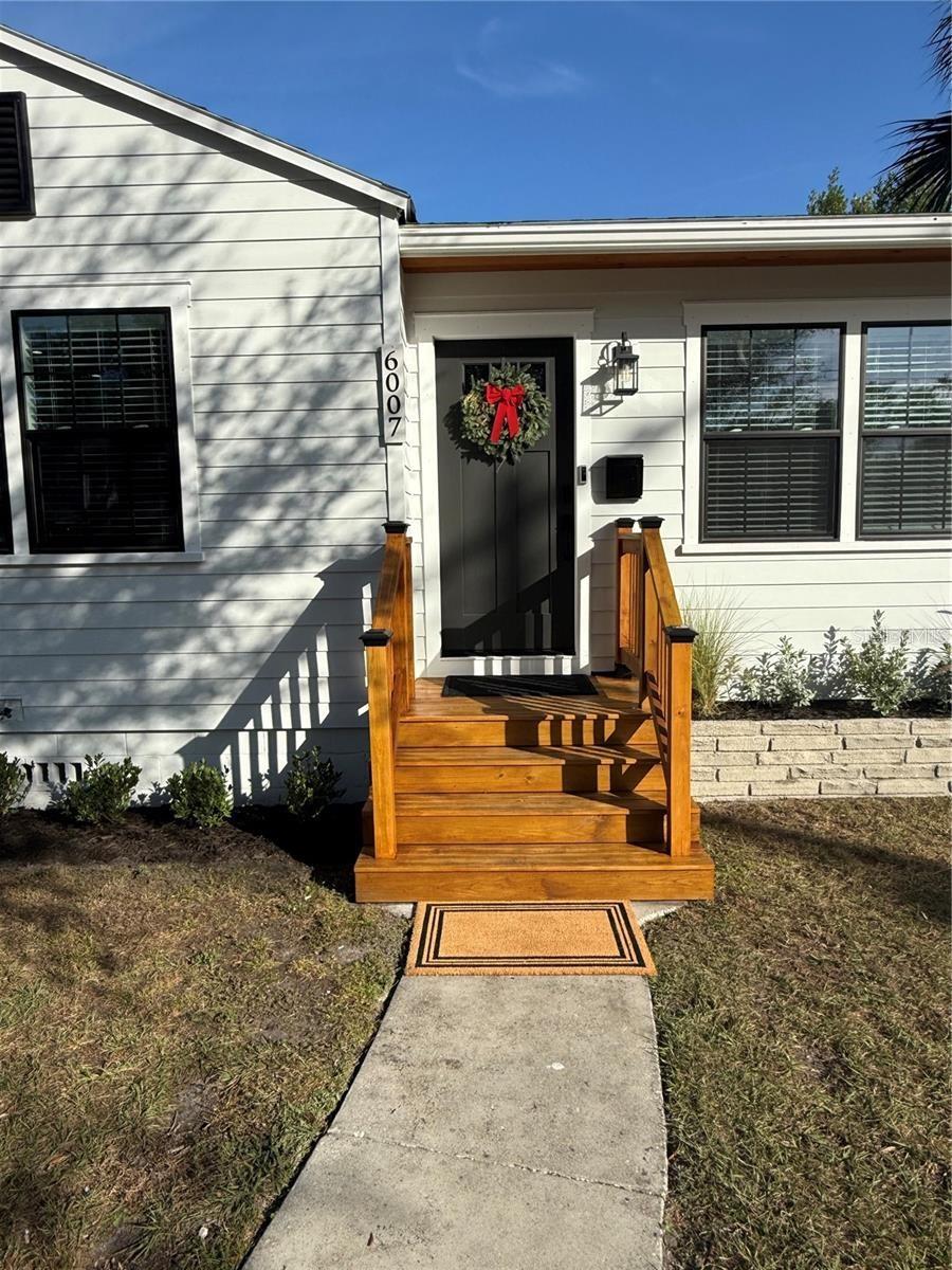 6007 Central, Tampa, FL 33604