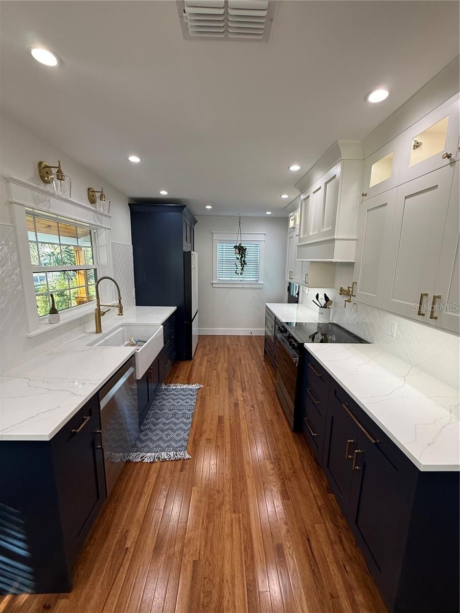 6007 Central, Tampa, FL 33604