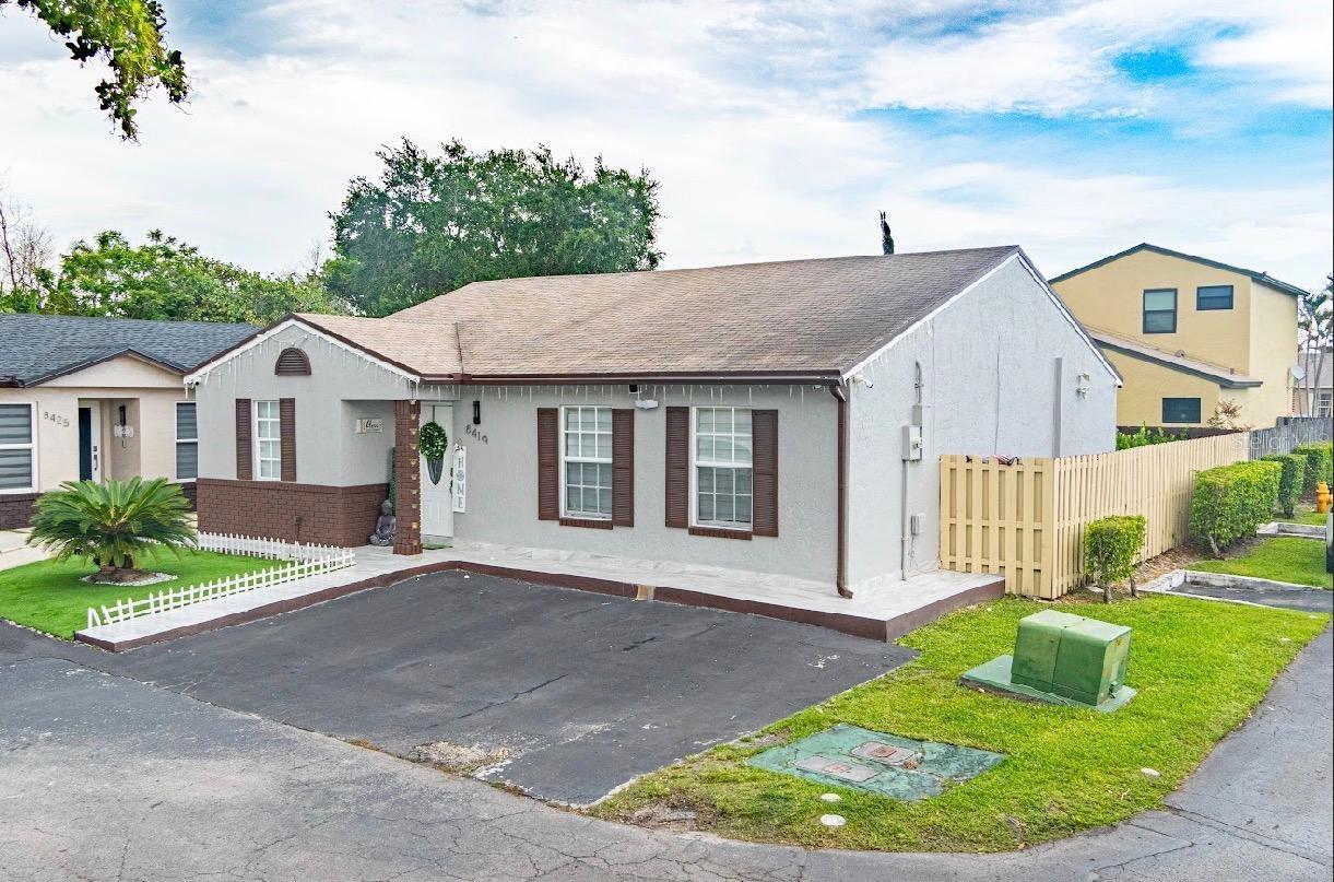 8419 NW 193rd Ln, Hialeah, FL 33015