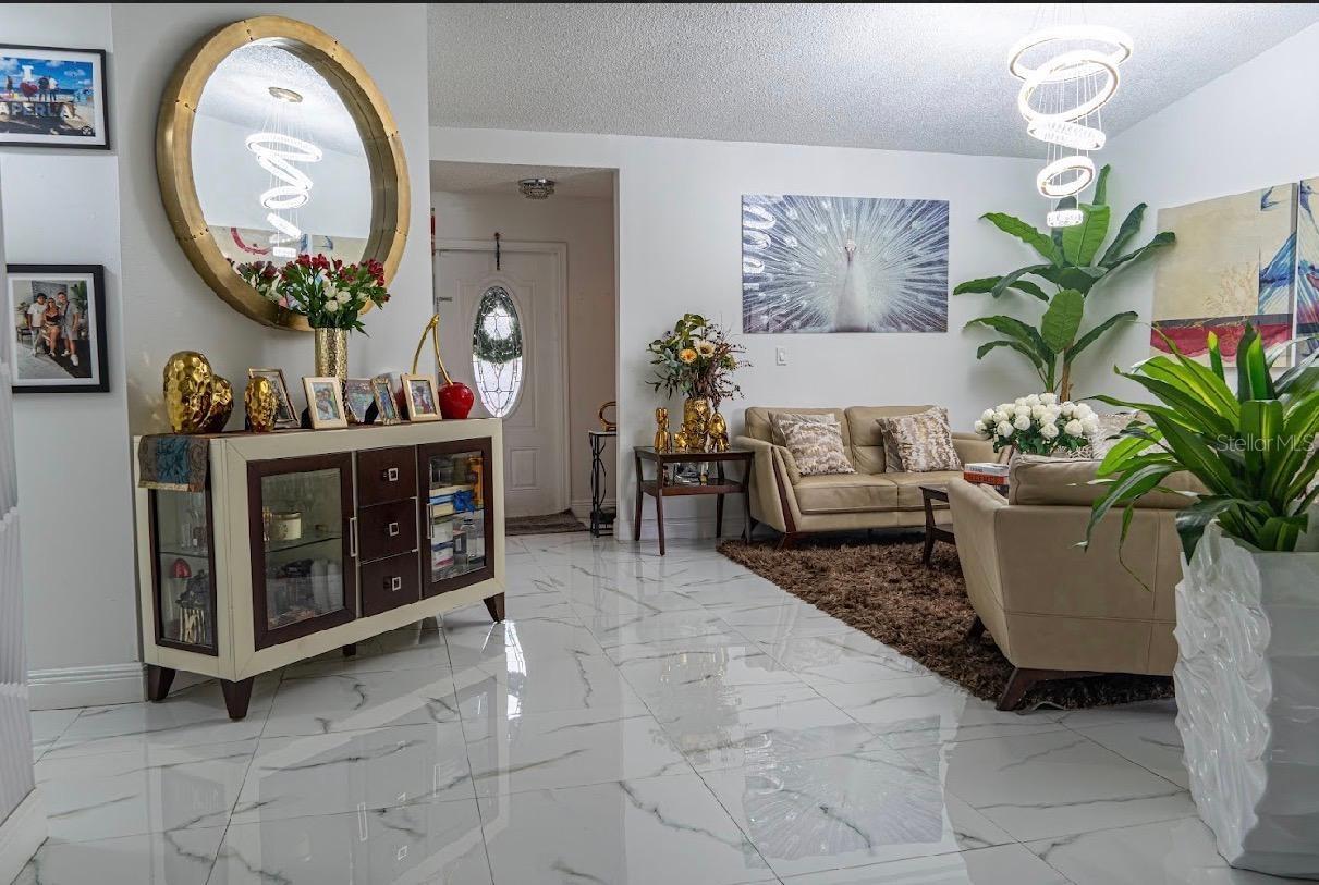 8419 NW 193rd Ln, Hialeah, FL 33015
