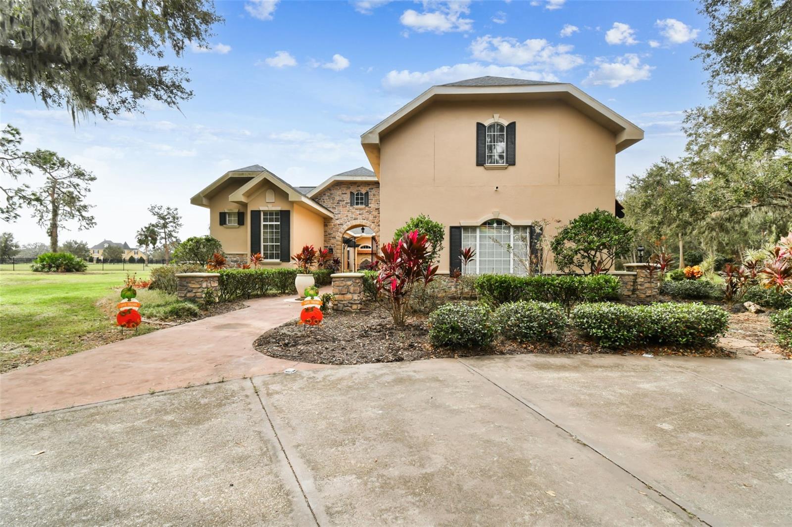 12709 Mannhurst Oak, Lithia, FL 33547