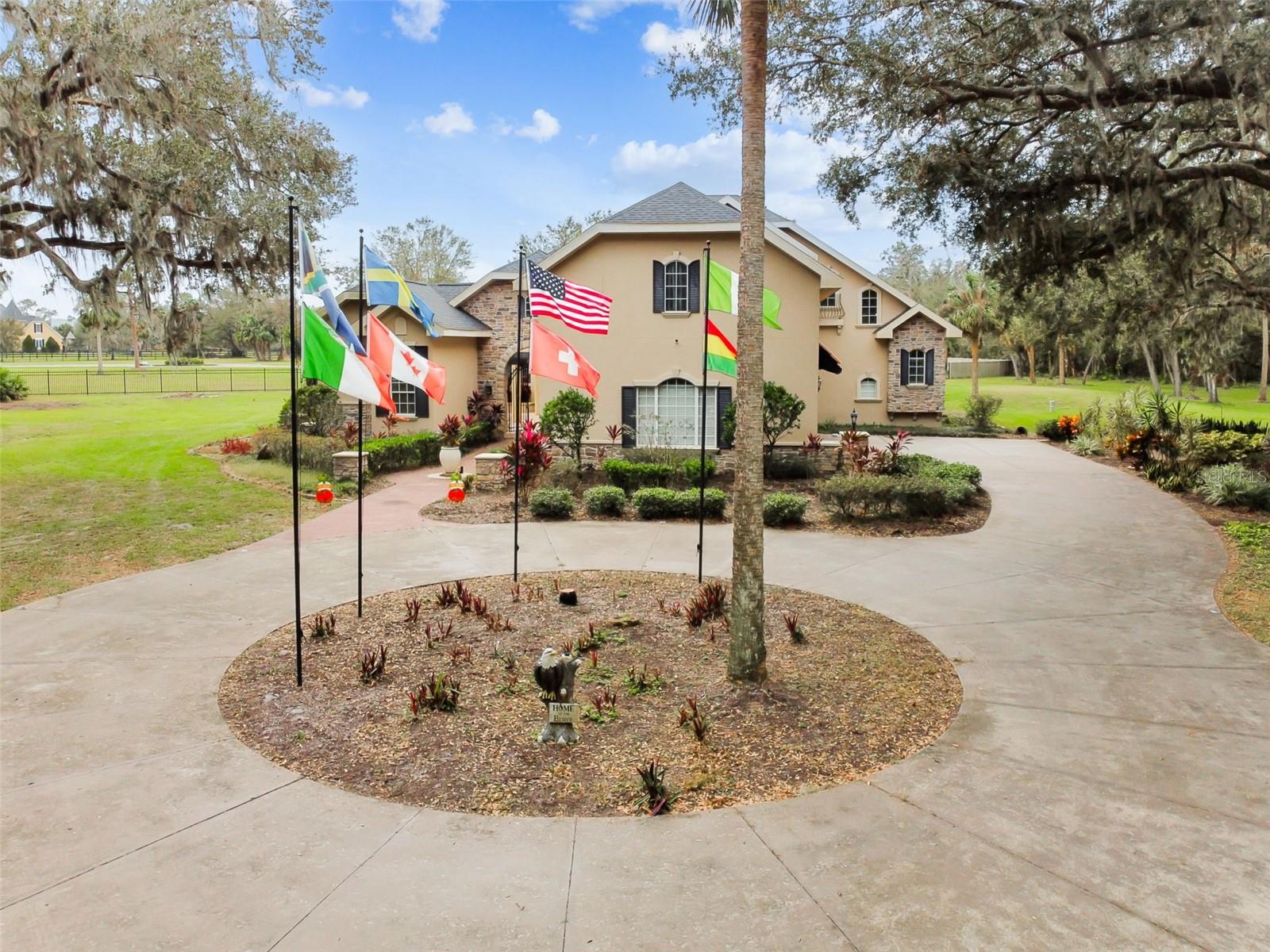 12709 Mannhurst Oak, Lithia, FL 33547