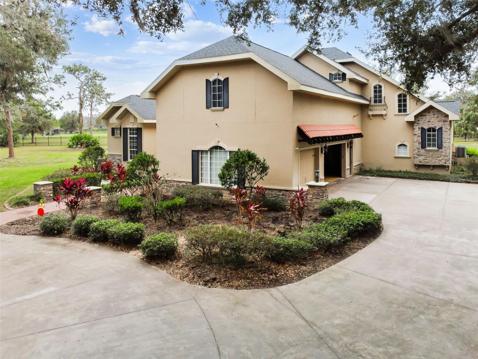 12709 Mannhurst Oak, Lithia, FL 33547