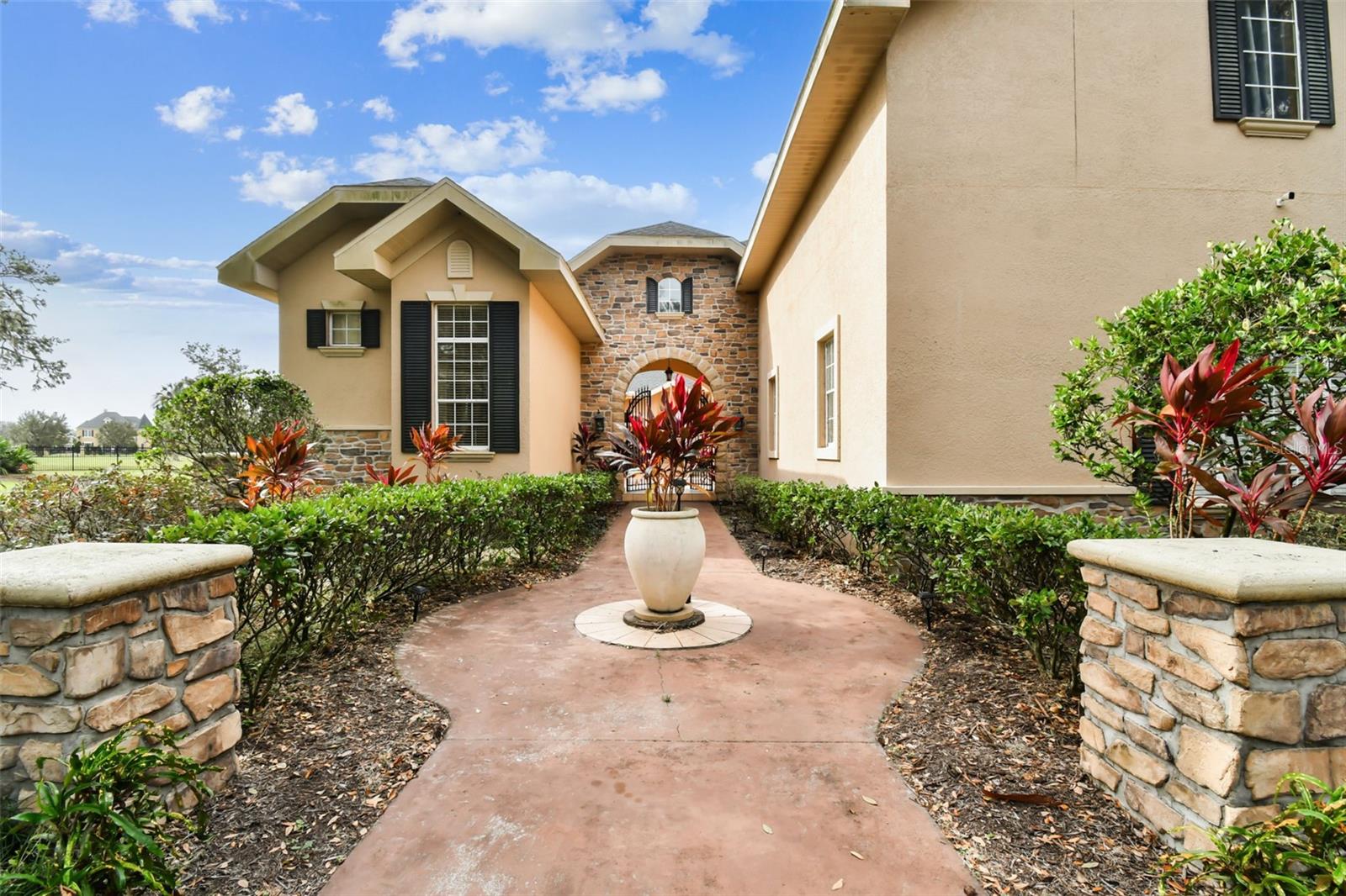 12709 Mannhurst Oak, Lithia, FL 33547