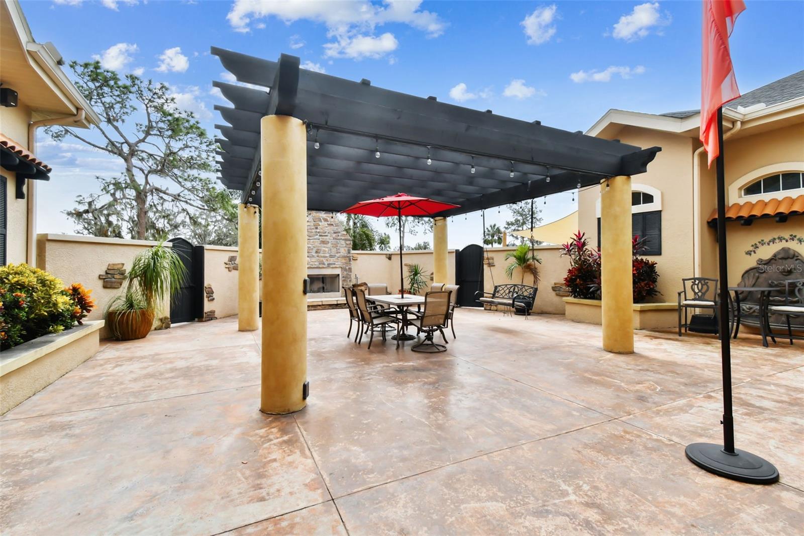 12709 Mannhurst Oak, Lithia, FL 33547