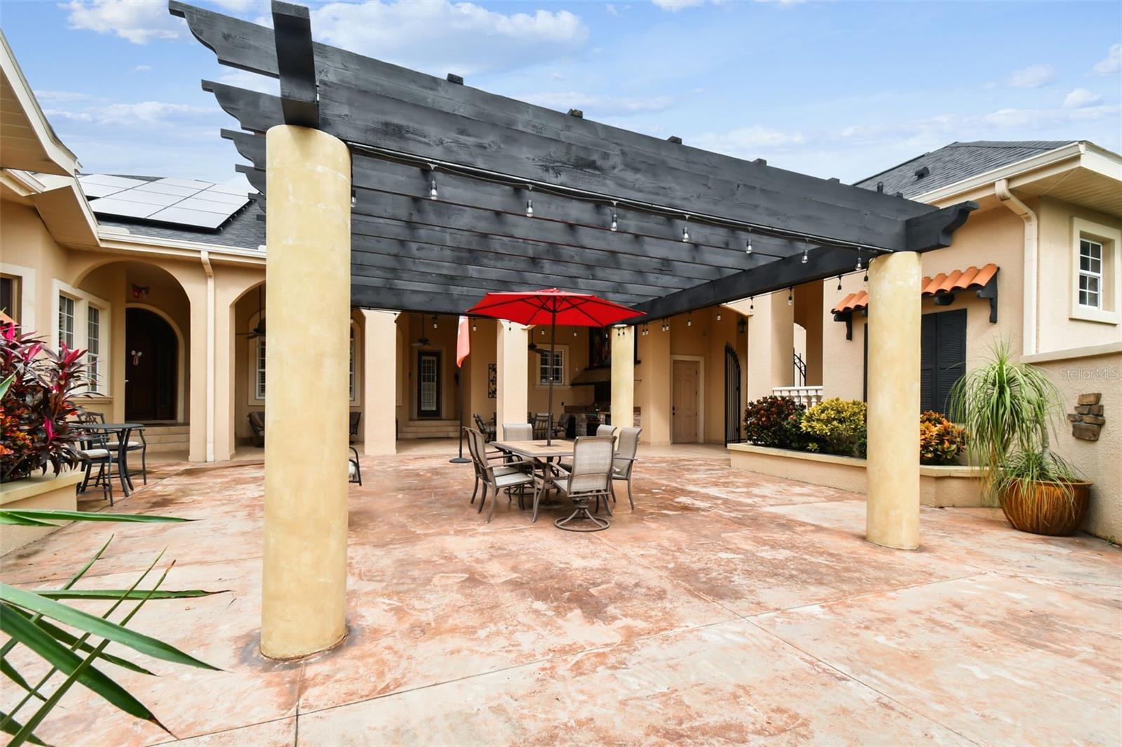12709 Mannhurst Oak, Lithia, FL 33547