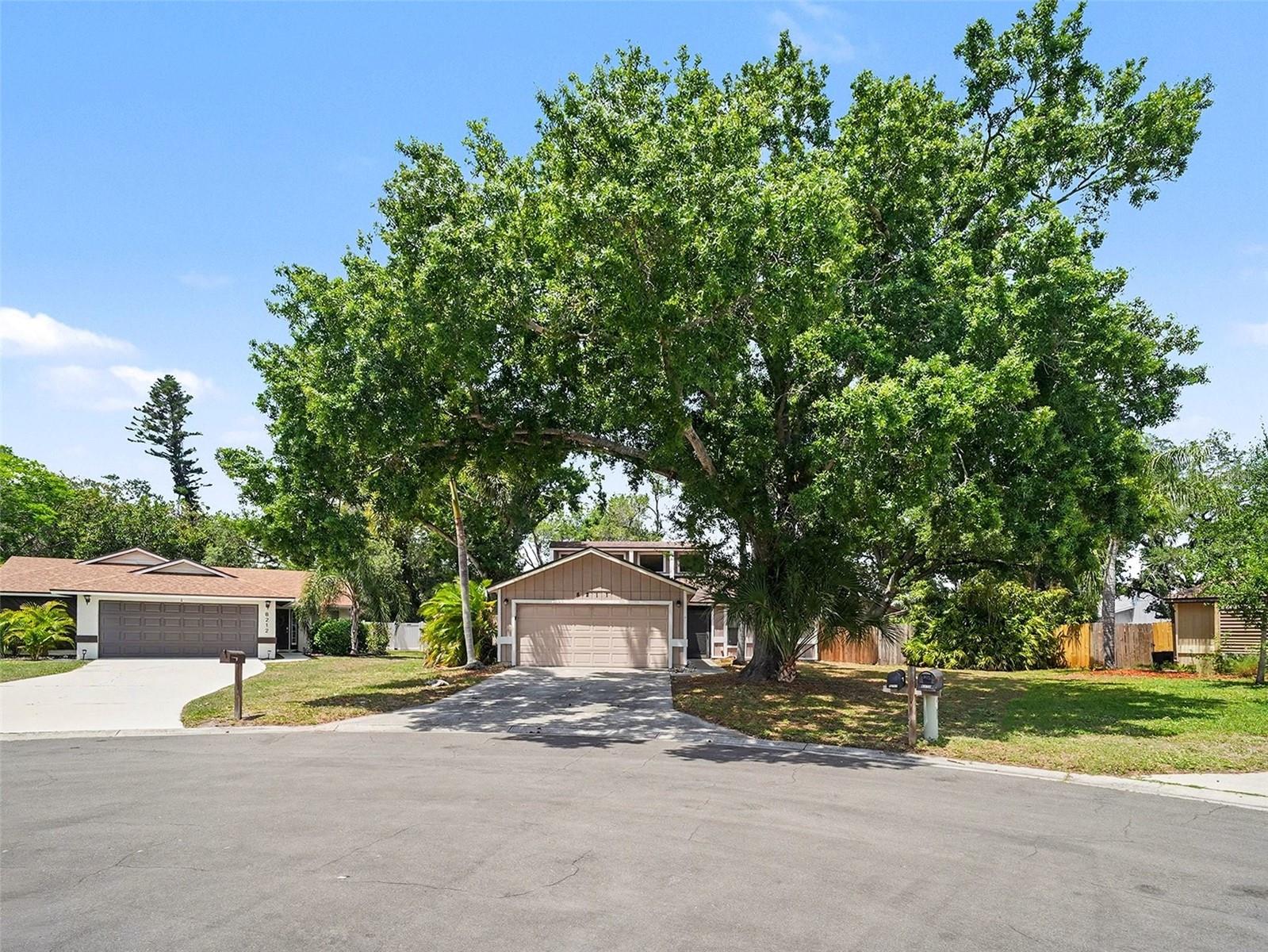 8211 Country Oaks, Sarasota, FL 34243