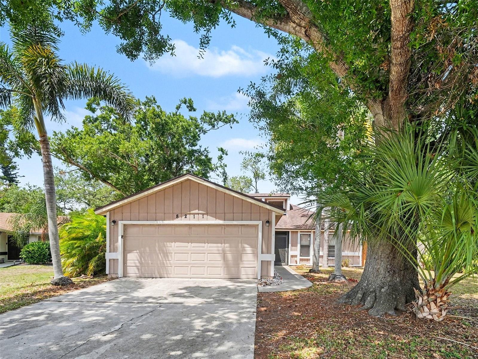 8211 Country Oaks, Sarasota, FL 34243