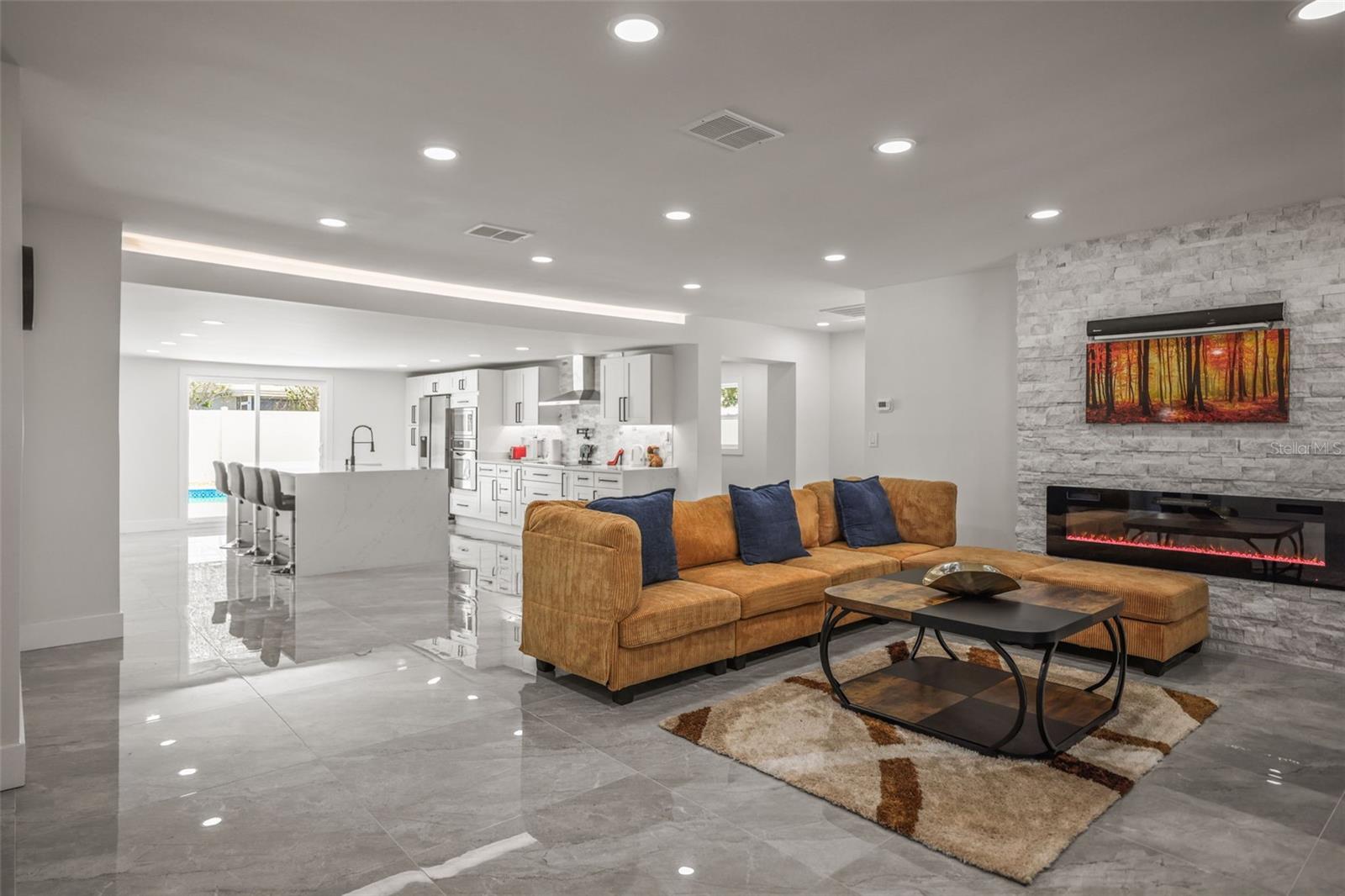 4327 Huntington, St Petersburg, FL 33703