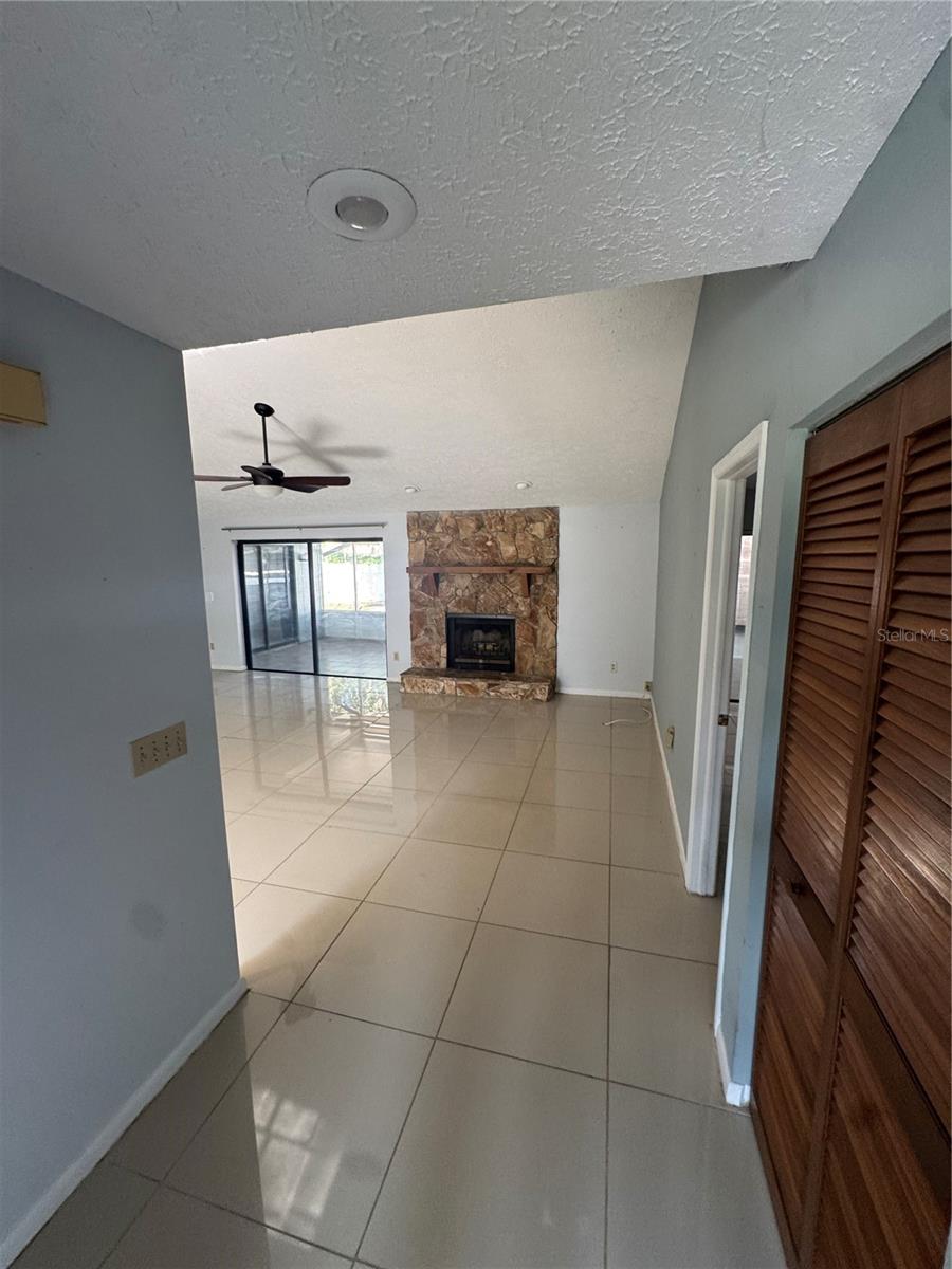 2376 Windsor Oaks, Lutz, FL 33549