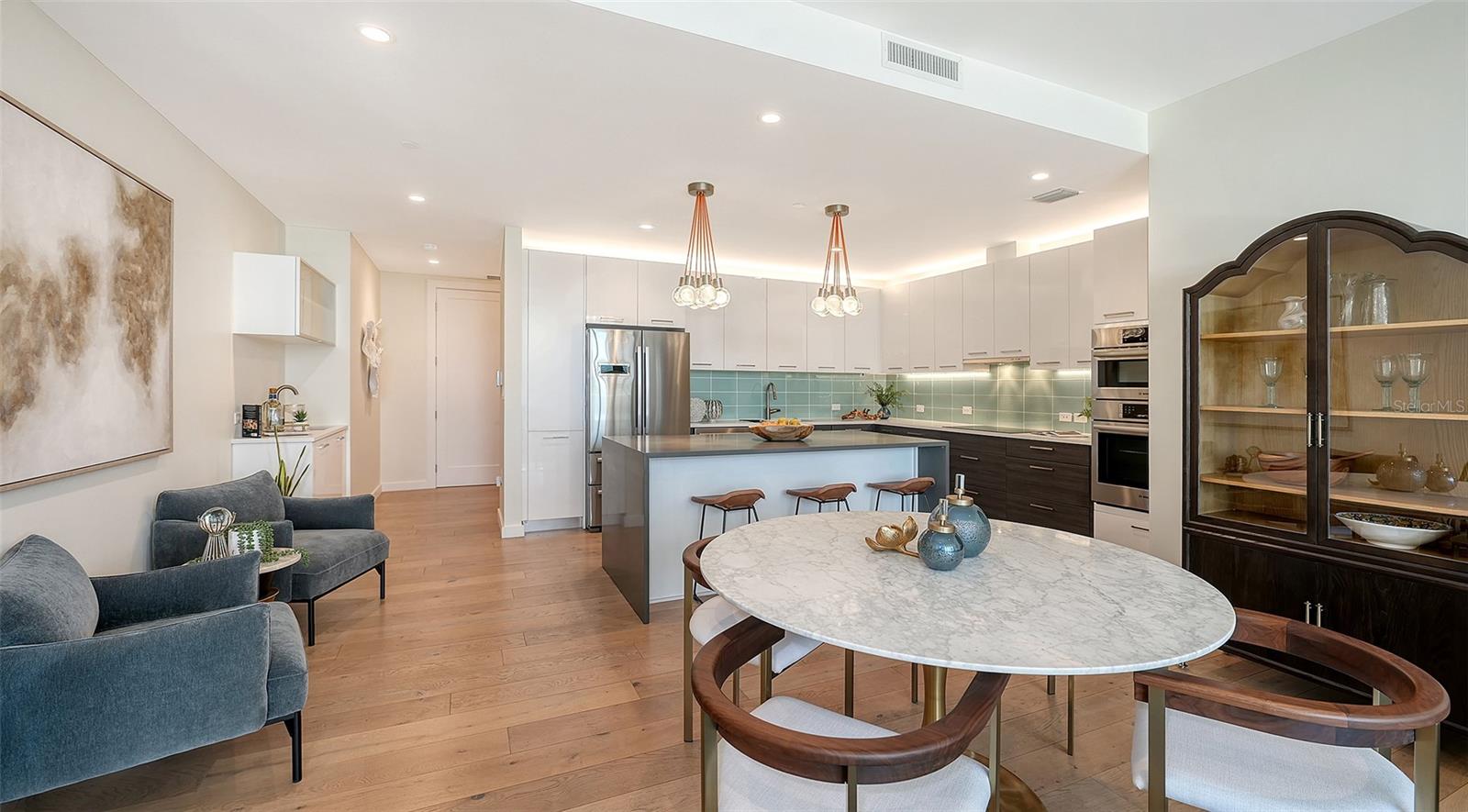 300 Pineapple Unit 302, Sarasota, FL 34236