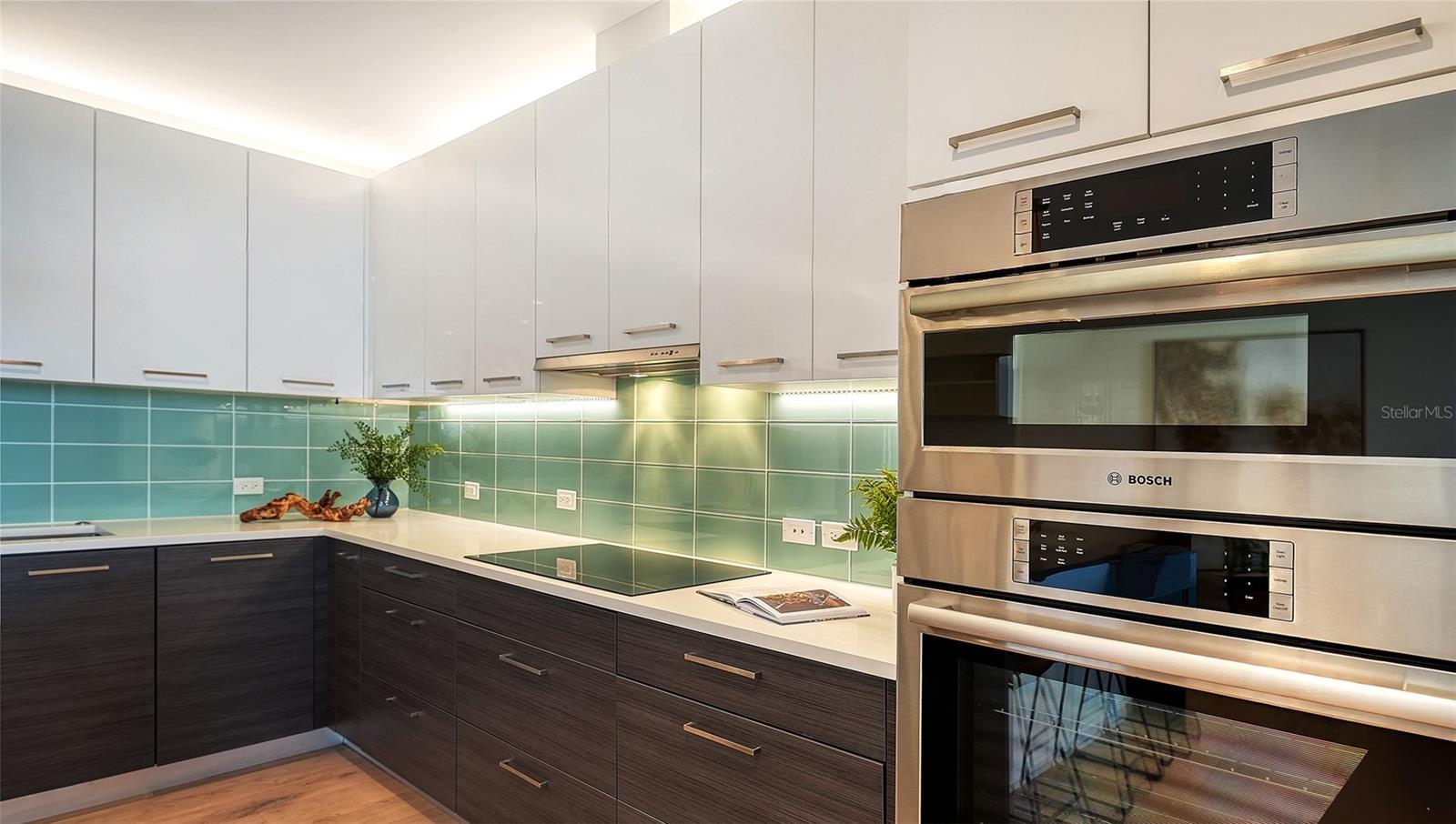 300 Pineapple Unit 302, Sarasota, FL 34236