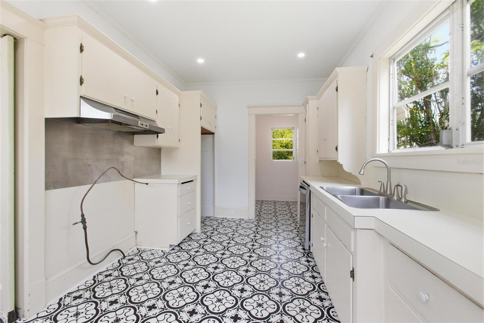 533 Sans Souci, Deland, FL 32720