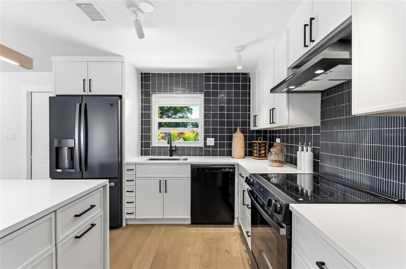 2513 Croton, Sarasota, FL 34239