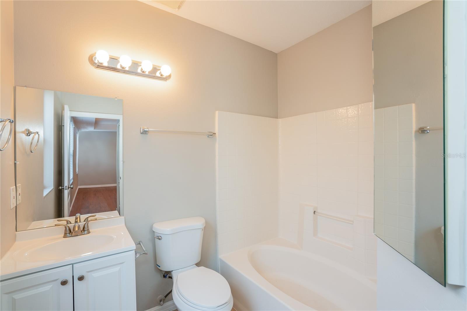1011 Lake Shore Ranch, Seffner, FL 33584
