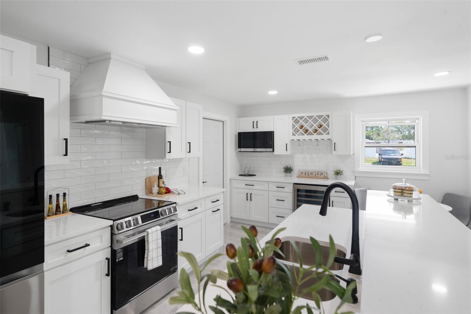 1715 Delaware, St Petersburg, FL 33703