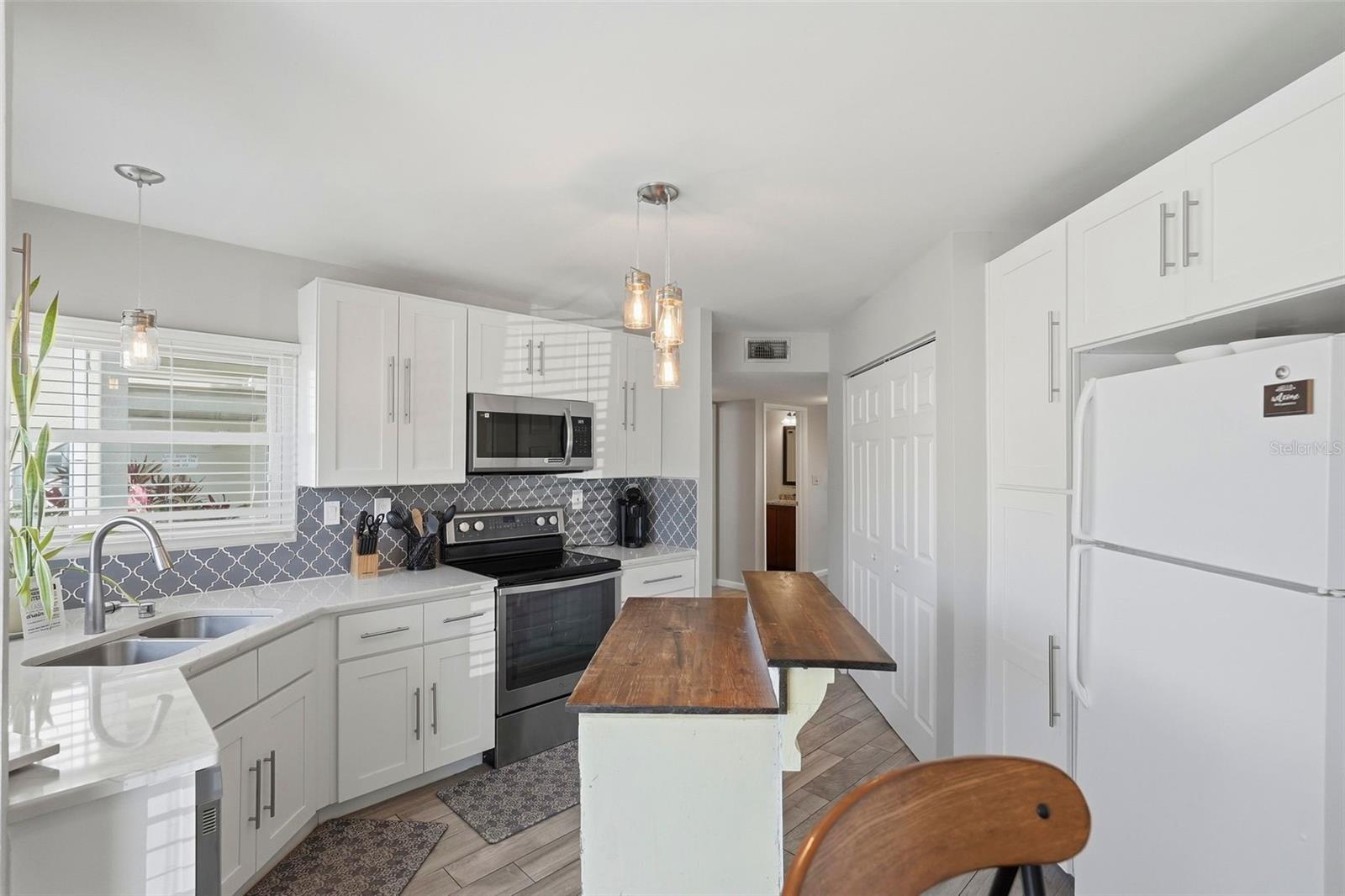 6151 Bahia del Mar Unit 123, St Petersburg, FL 33715